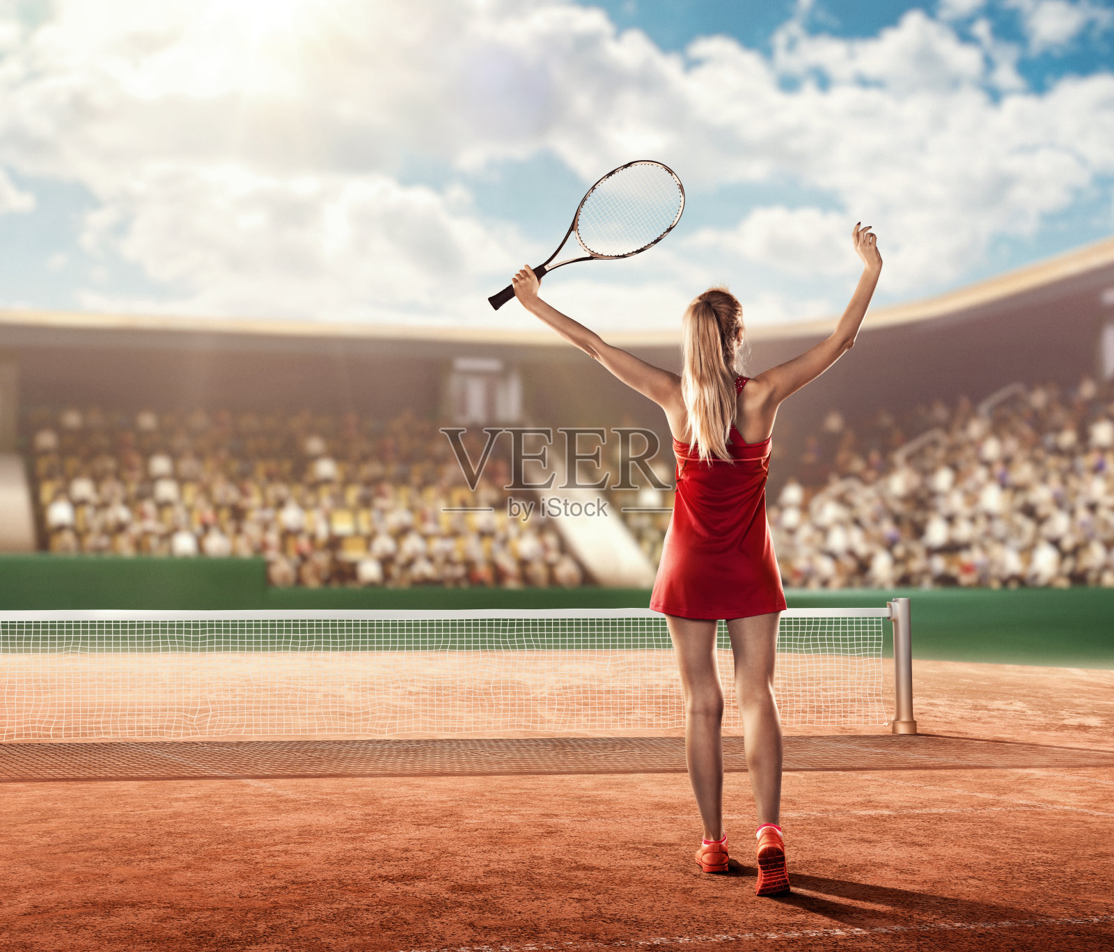 女子网球运动员在网球场上庆祝胜利照片摄影图片