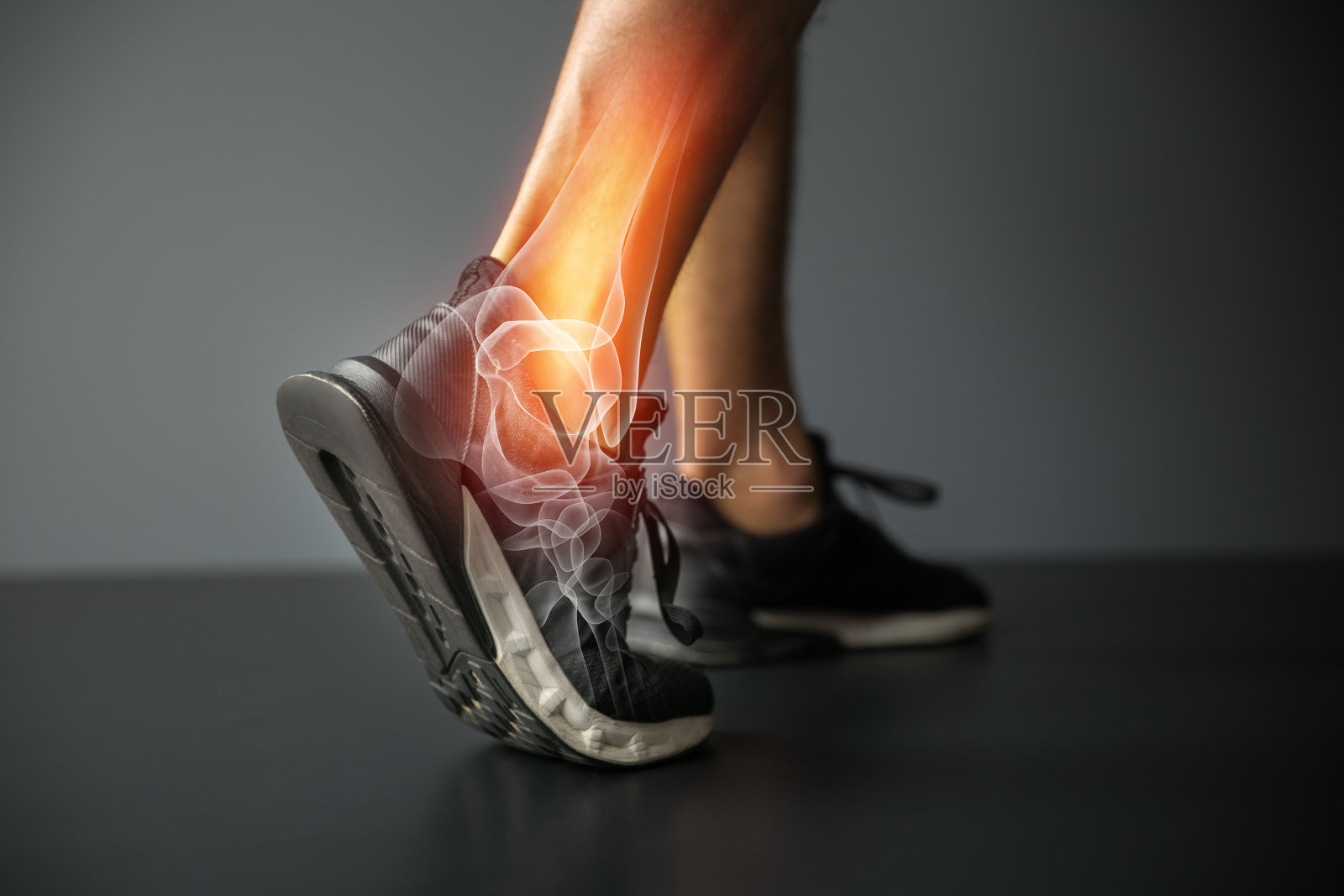 踝关节损伤和关节疼痛-运动损伤照片摄影图片