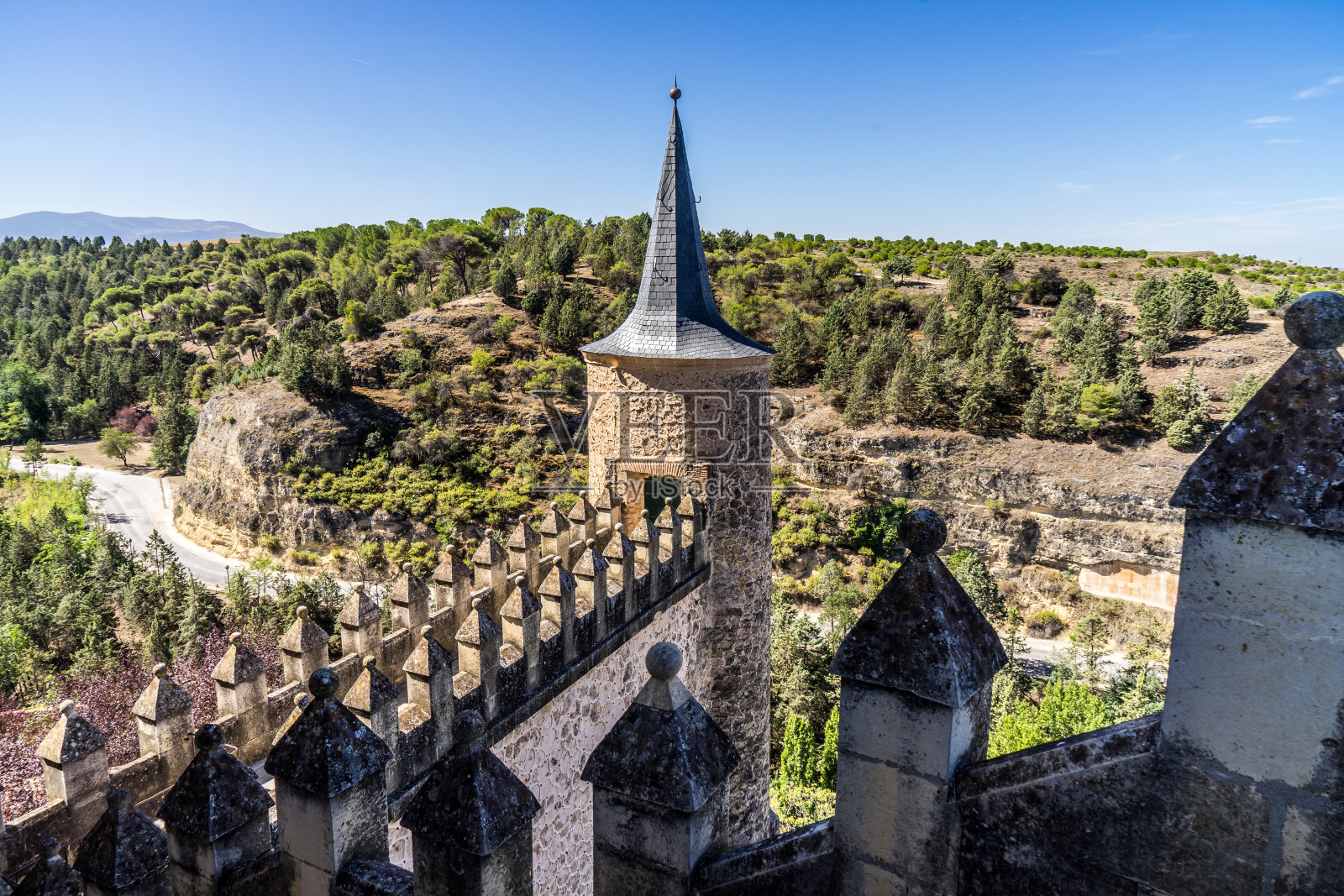 中世纪城堡——西班牙塞戈维亚卡斯蒂利亚的阿尔卡扎尔城堡照片摄影图片