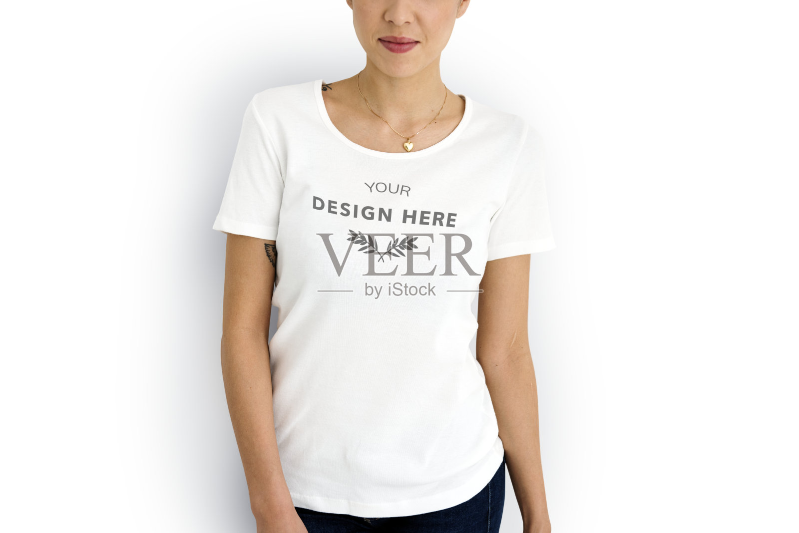 女人穿着模型设计空间白色t恤照片摄影图片