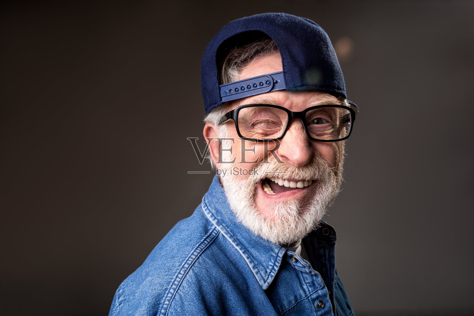 幽默的快乐老人照片摄影图片