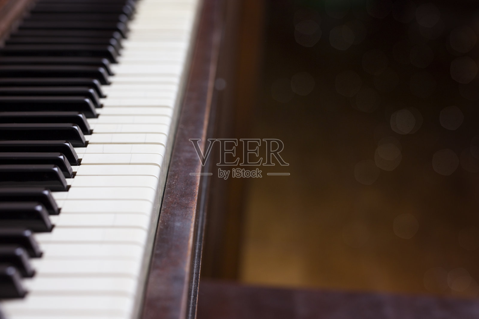 近景古董钢琴键盘照片摄影图片