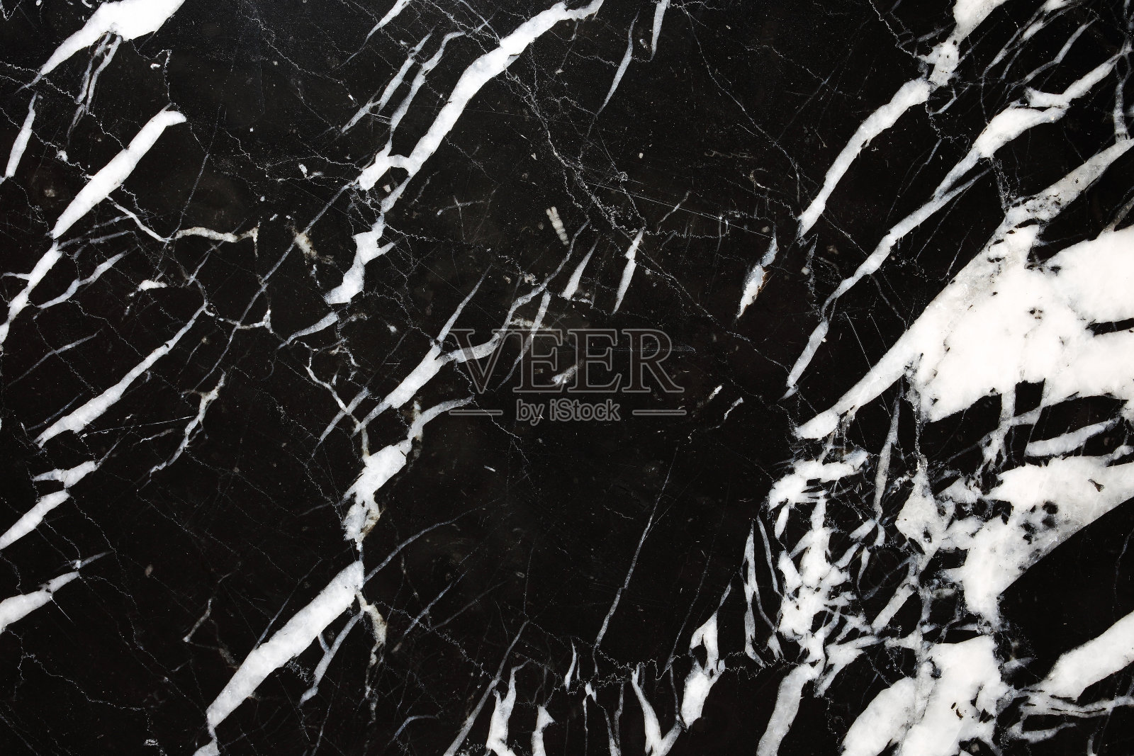 抽象的黑色大理石背景，白色图案的黑色大理石纹理图案设计。照片摄影图片