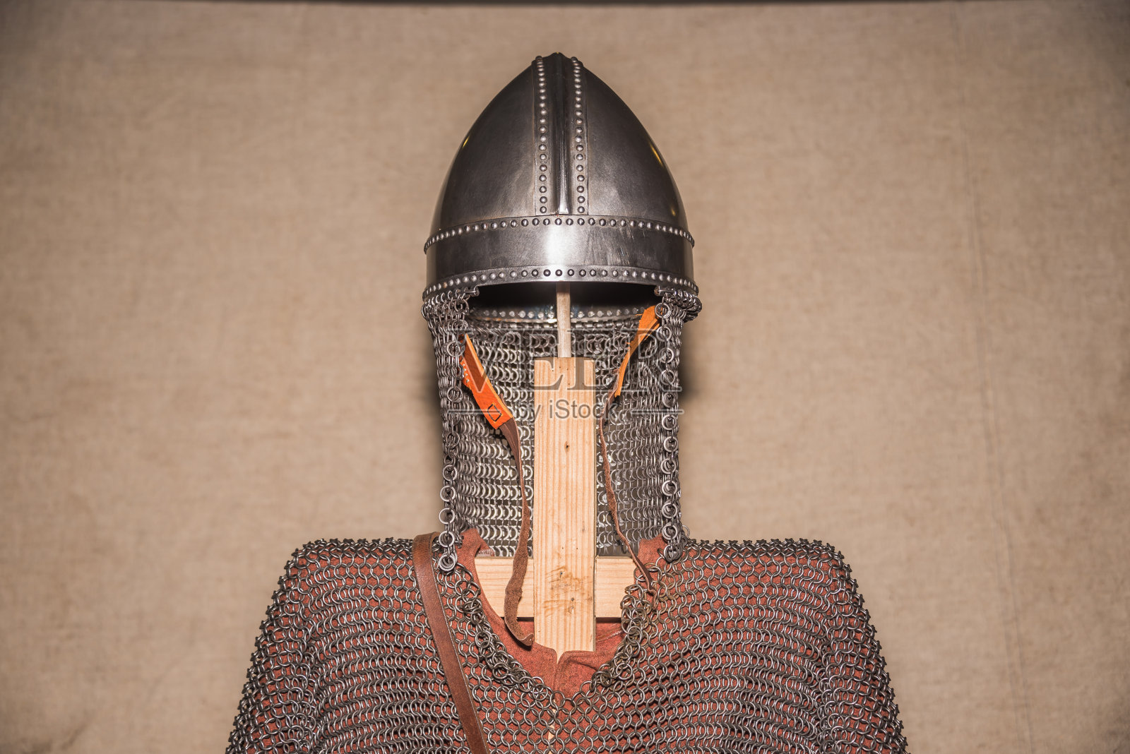 中世纪盔甲头盔和身体防护照片摄影图片