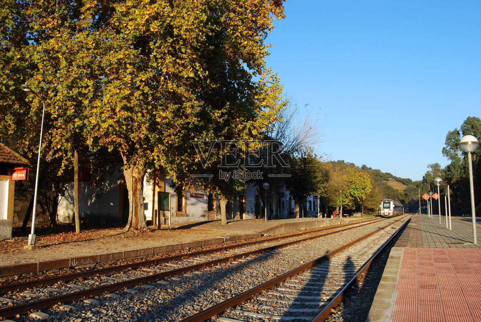 卡萨拉和康斯坦丁纳火车站在塞拉北塞维利亚自然公园照片摄影图片