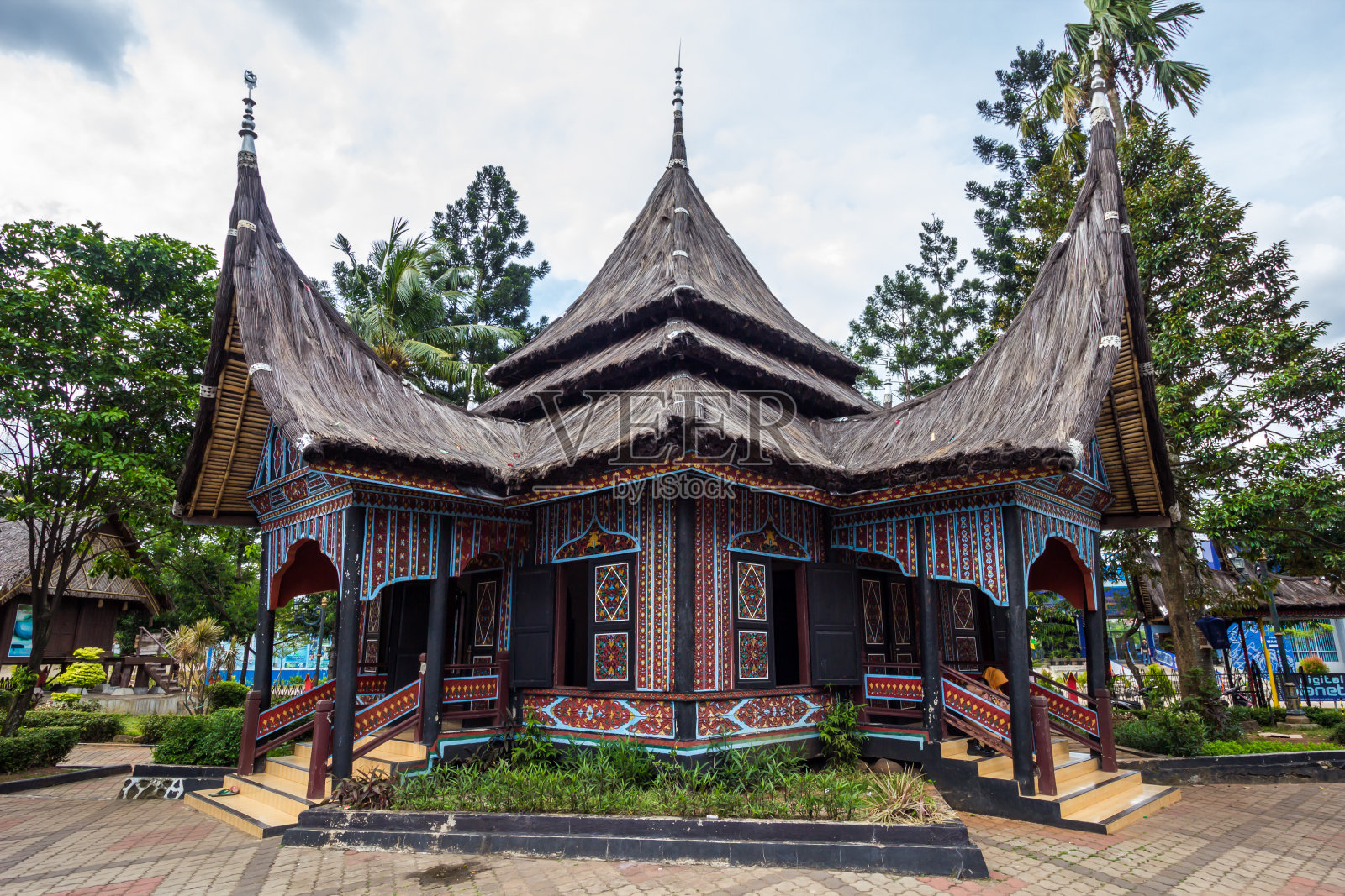 印度尼西亚的传统房屋，复制的传统房屋西苏门答腊，巴东照片摄影图片