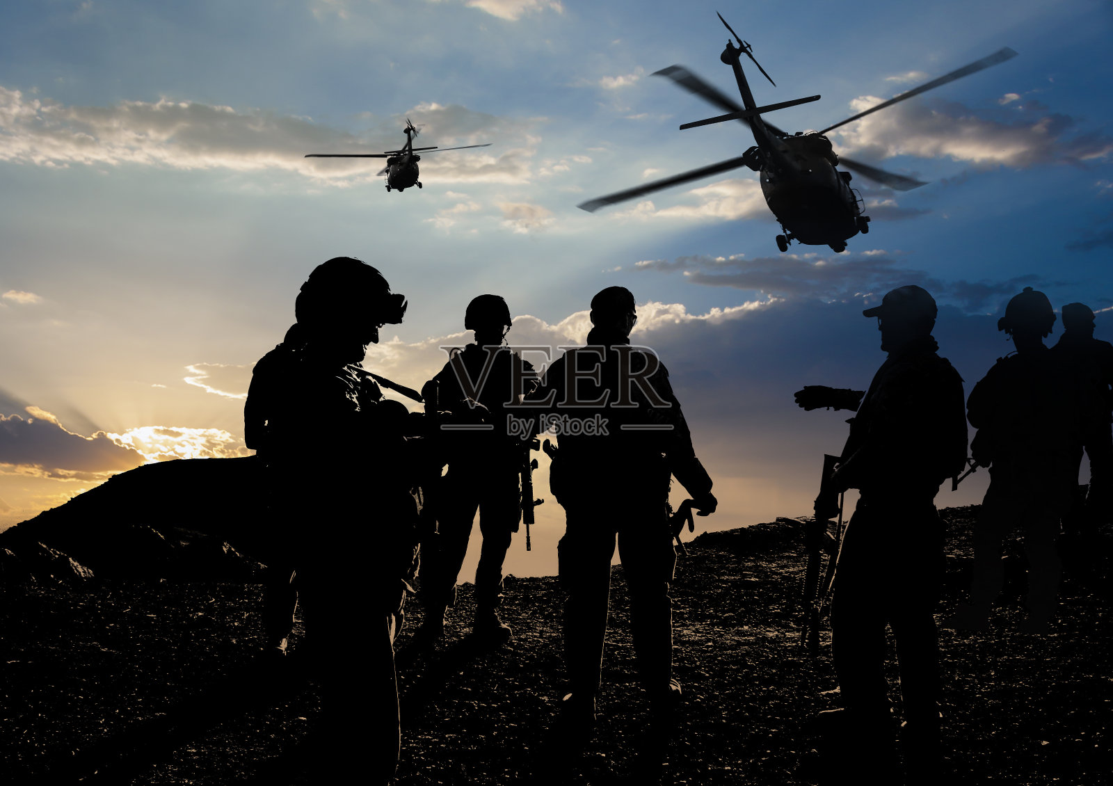黄昏的军事任务照片摄影图片