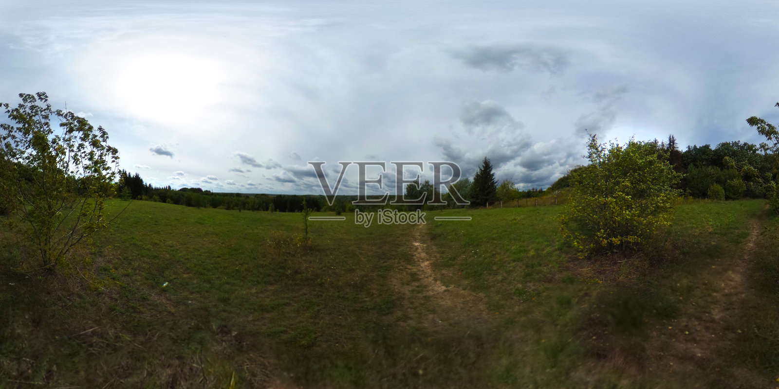 球面360度无缝全景等矩形投影，田园自然景观全景。虚拟现实的内容照片摄影图片