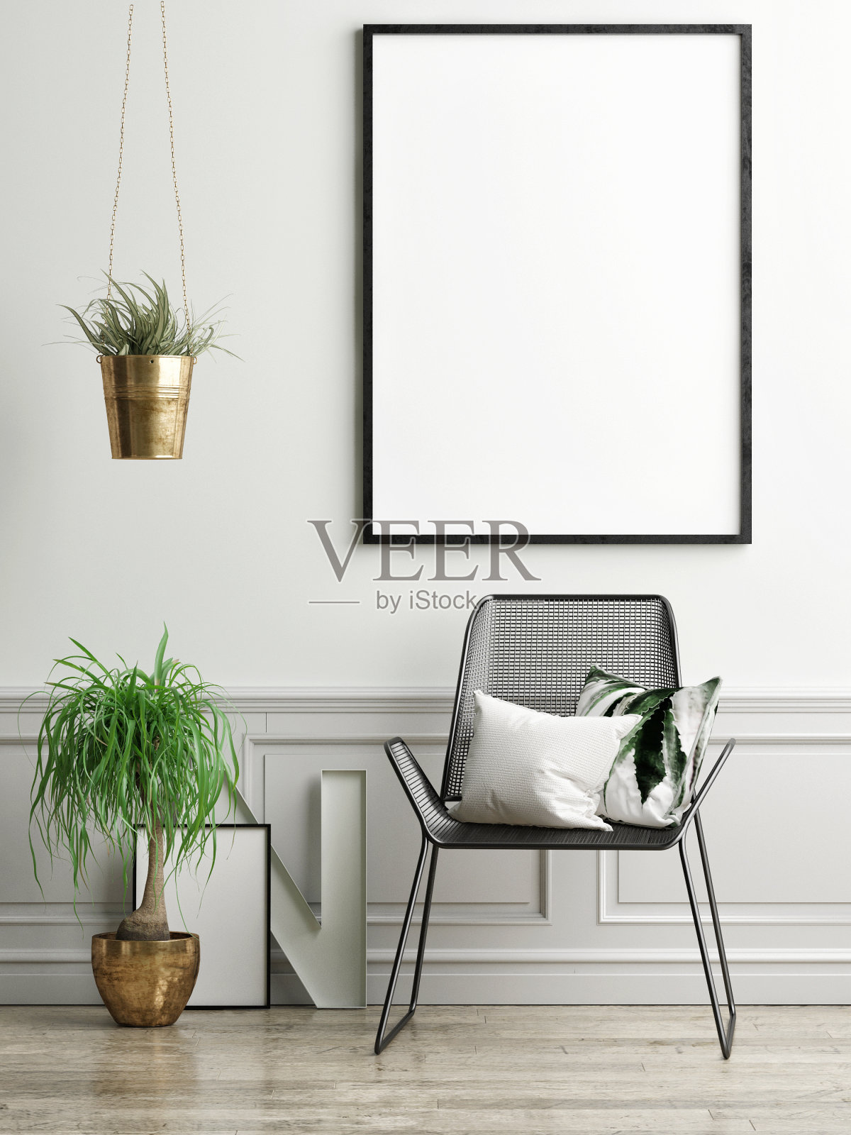 椅子，植物和模拟海报在浅绿色的墙上照片摄影图片