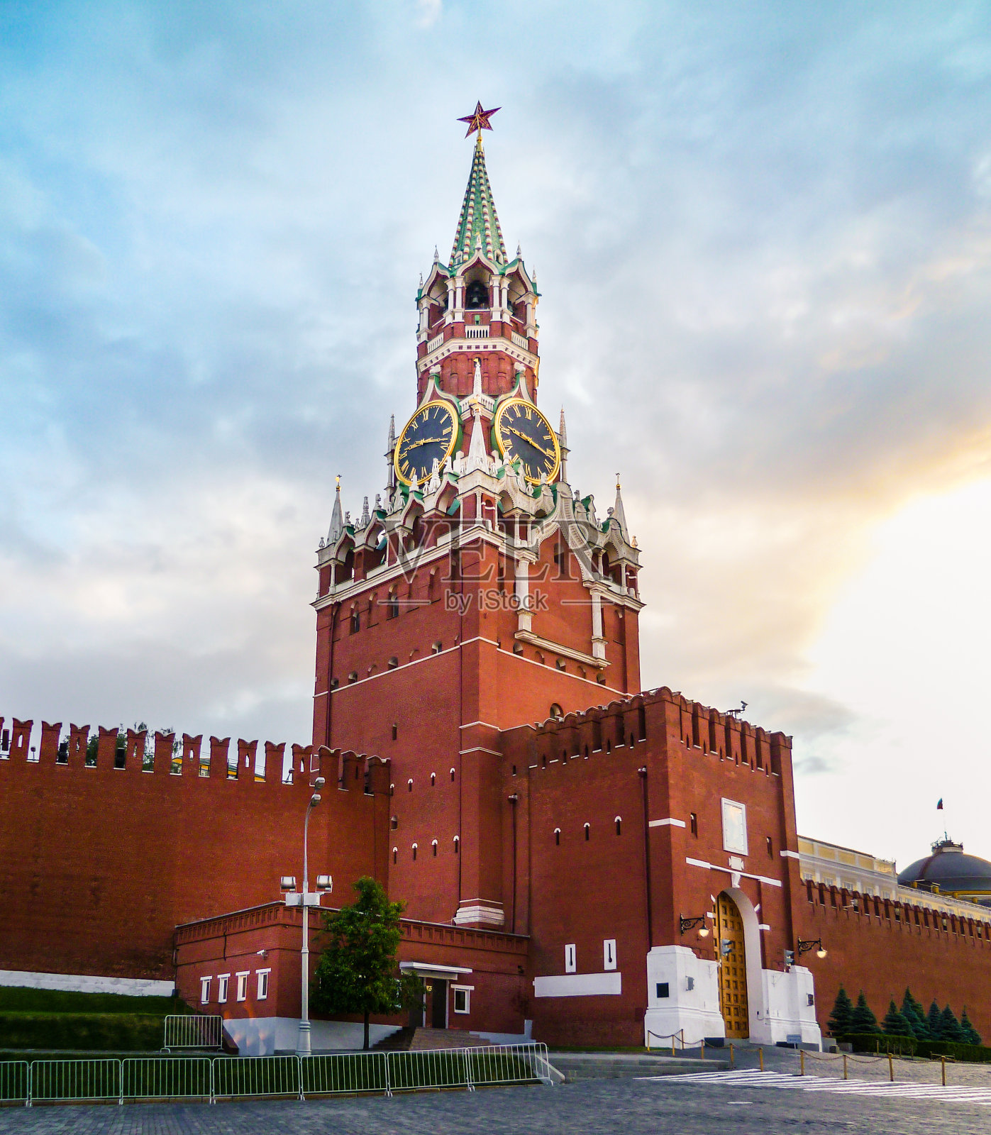 日落时分莫斯科美丽的Spasskaya钟楼照片摄影图片