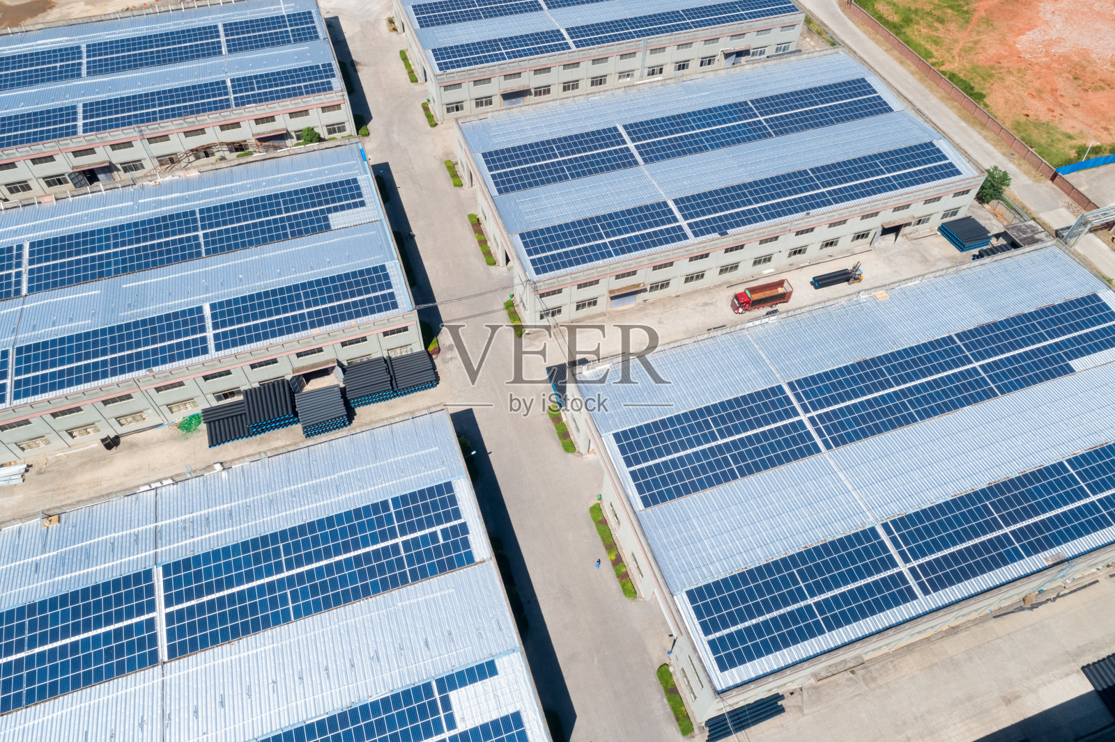 工业工厂的屋顶太阳能照片摄影图片