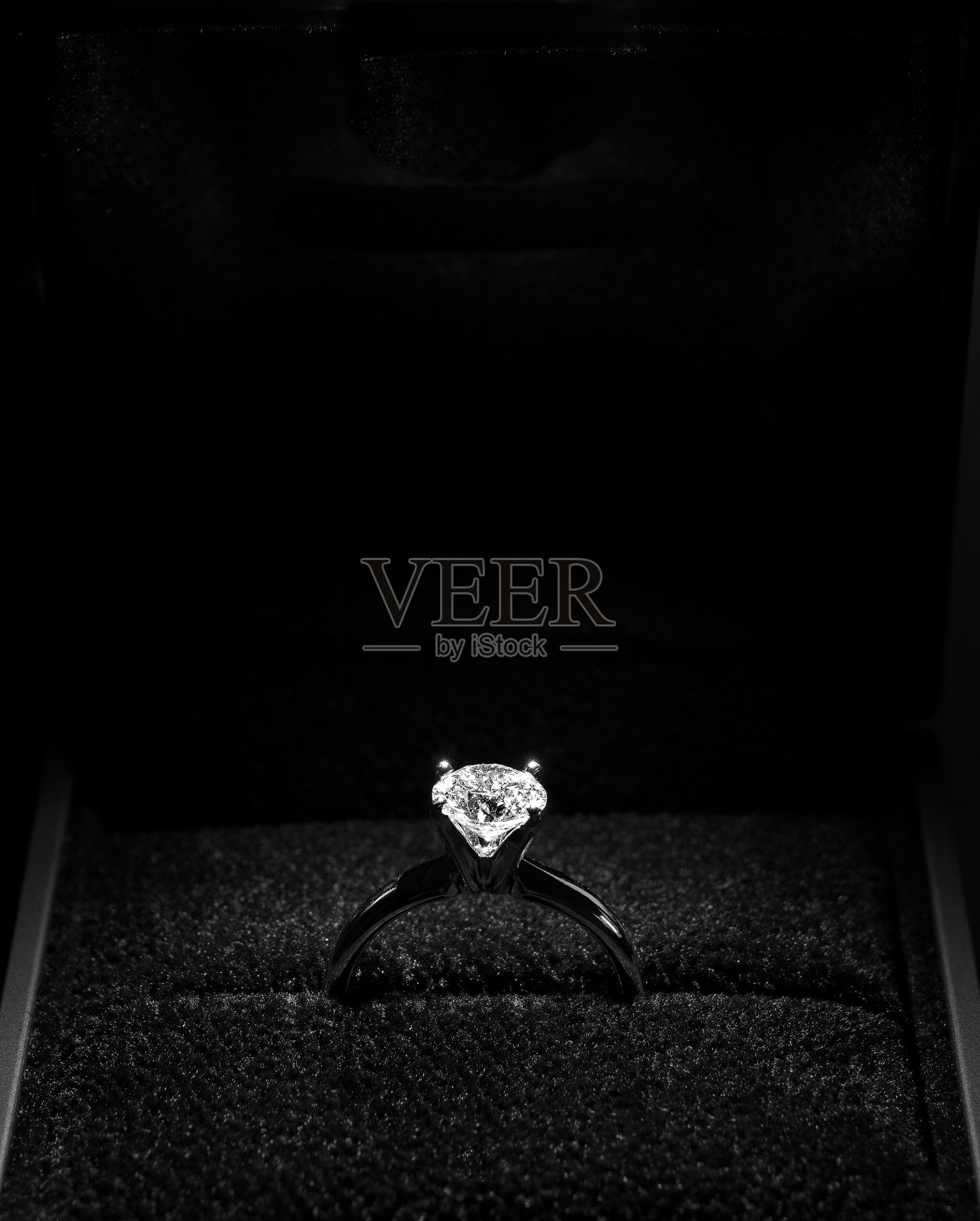 钻石订婚戒指照片摄影图片