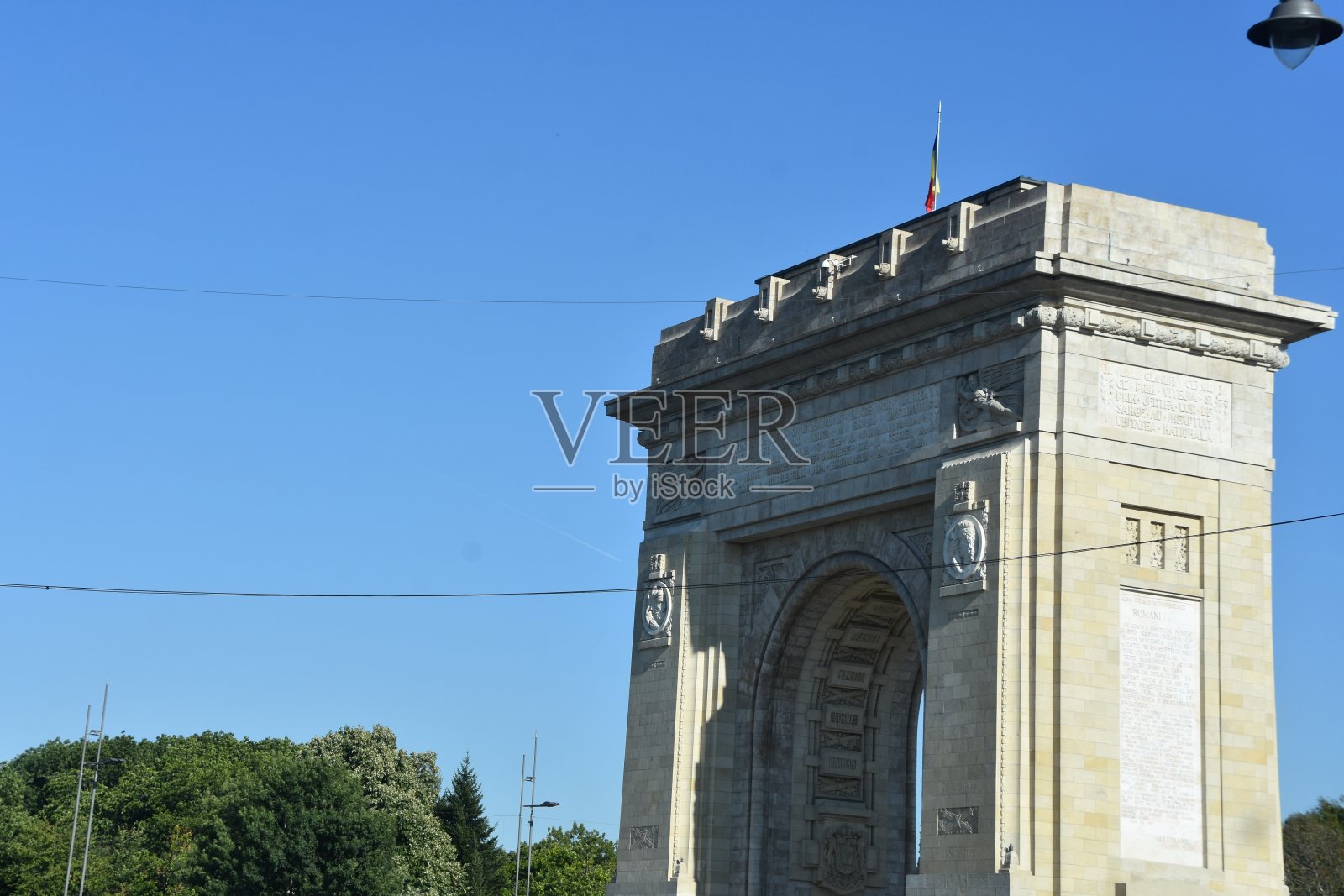 罗马尼亚布加勒斯特的凯旋门照片摄影图片