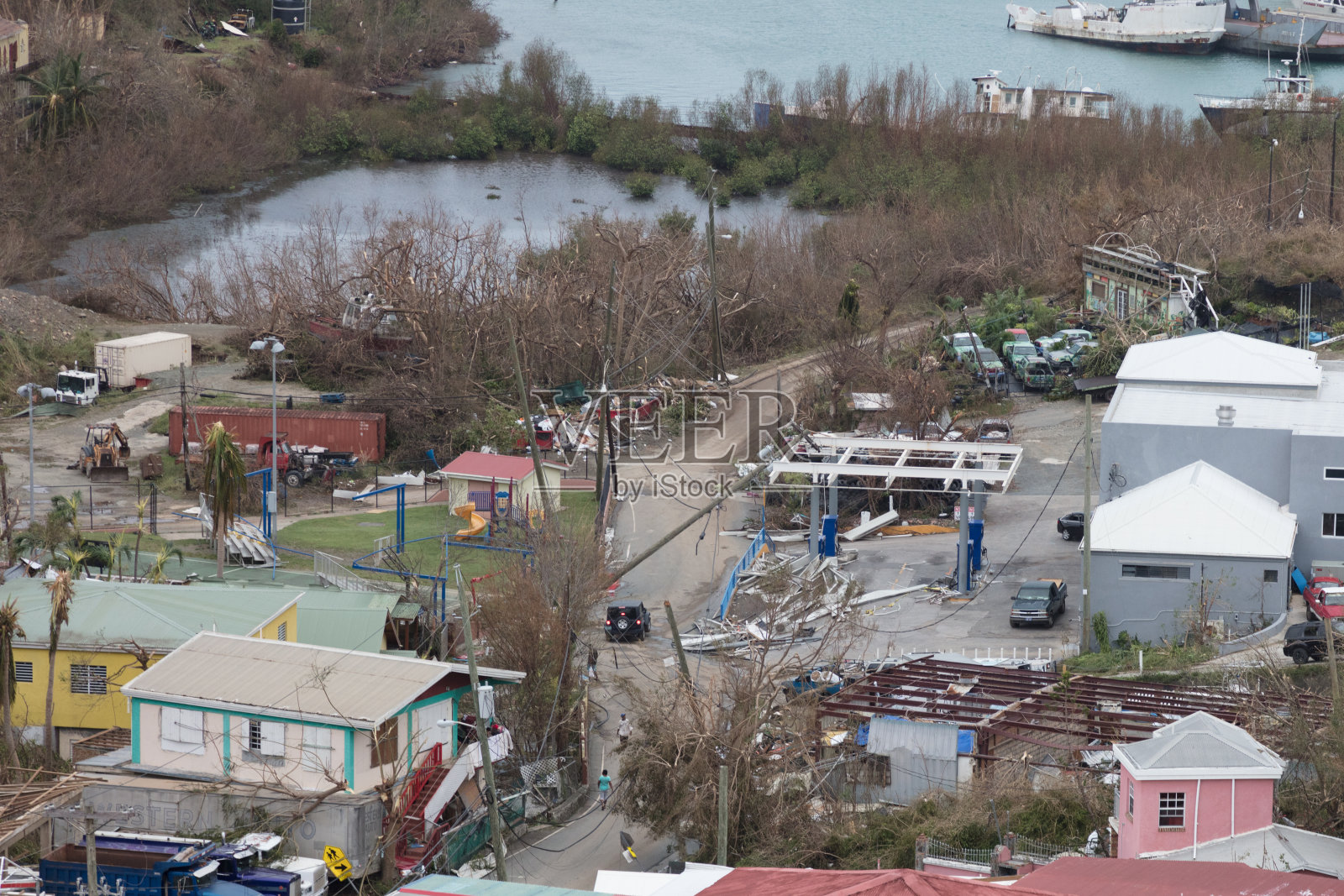 2017年飓风厄玛在美属维尔京群岛圣约翰摧毁加油站照片摄影图片