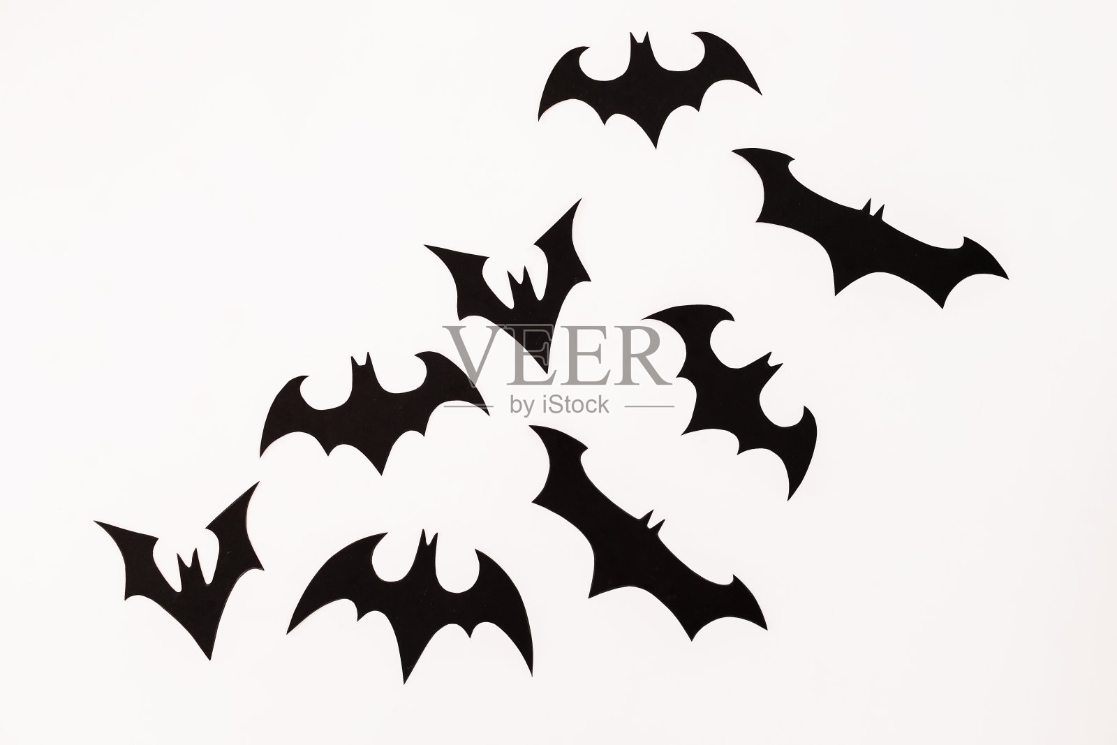 万圣节的纸黑蝙蝠在白色的背景。平躺，俯视图。照片摄影图片