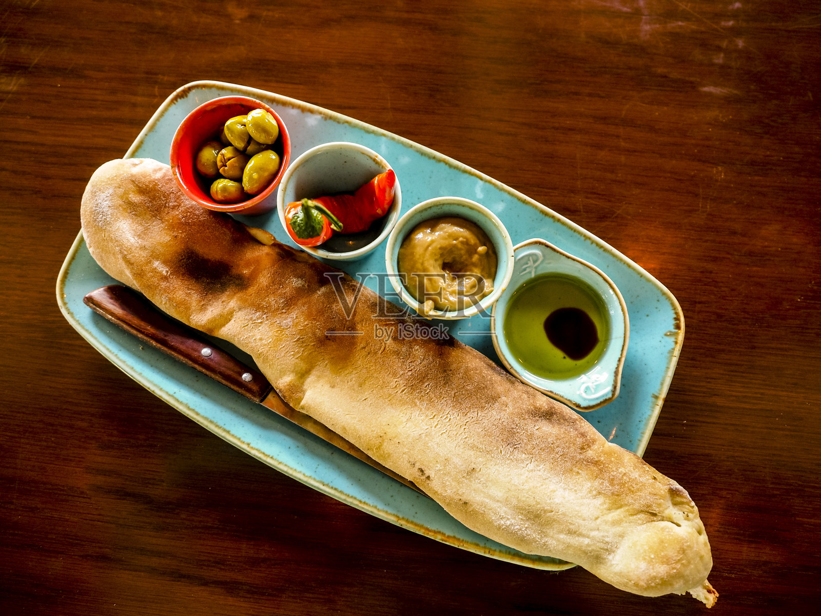 传统的东方开胃菜配鹰嘴豆泥。以色列照片摄影图片