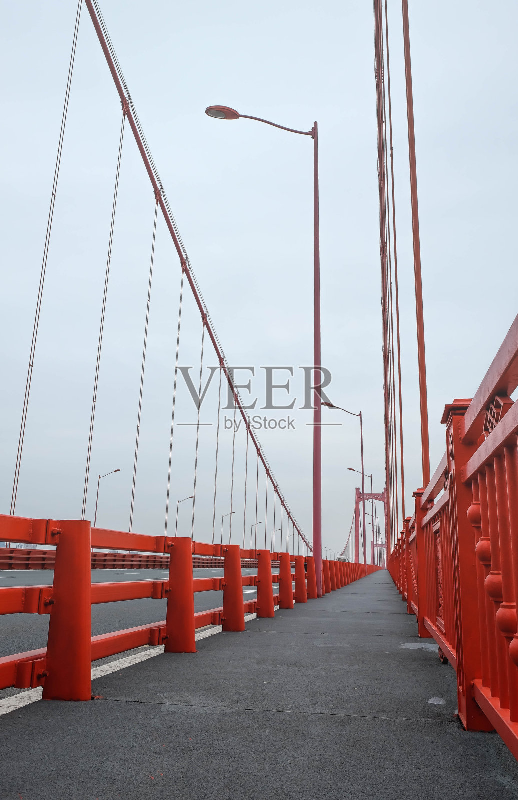 武汉江滨浅滩长江大桥，悬索桥特写照片摄影图片