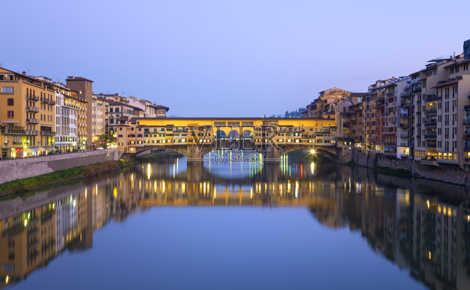 意大利托斯卡纳佛罗伦萨的韦基奥桥黄昏照片摄影图片