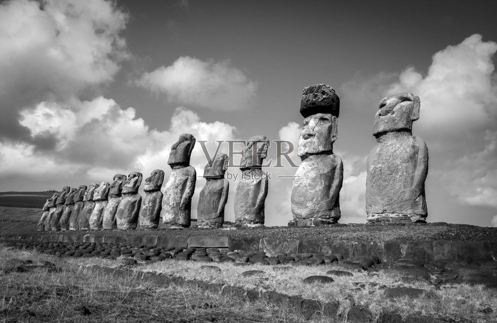 摩埃石像，阿胡，汤加里基，复活节岛。黑白图片照片摄影图片
