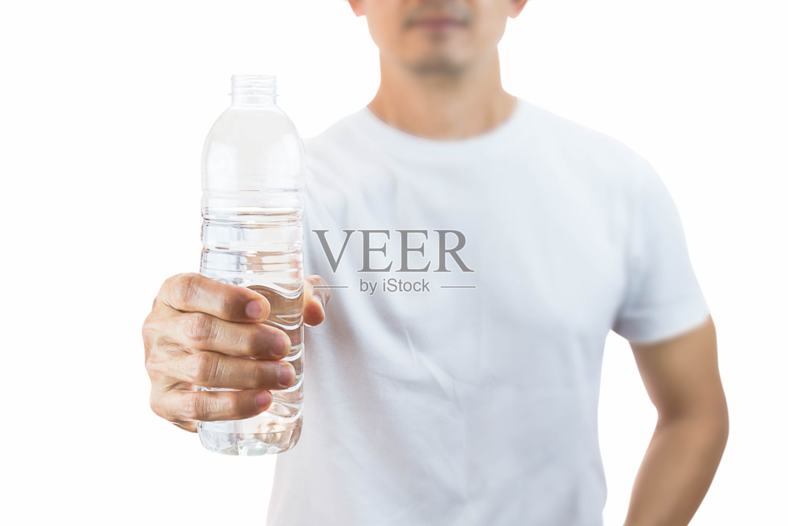 手持水瓶的男子孤立在白色背景上照片摄影图片
