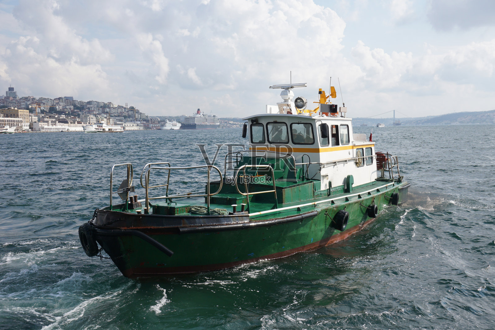 海上的船，伊斯坦布尔照片摄影图片