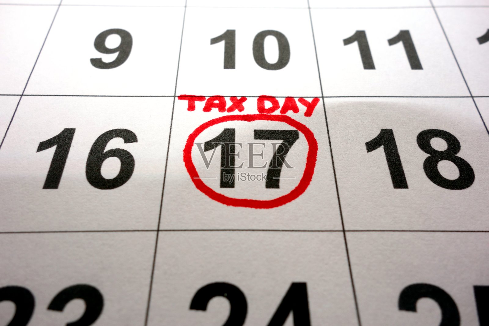 17号在日历上标注为纳税日照片摄影图片