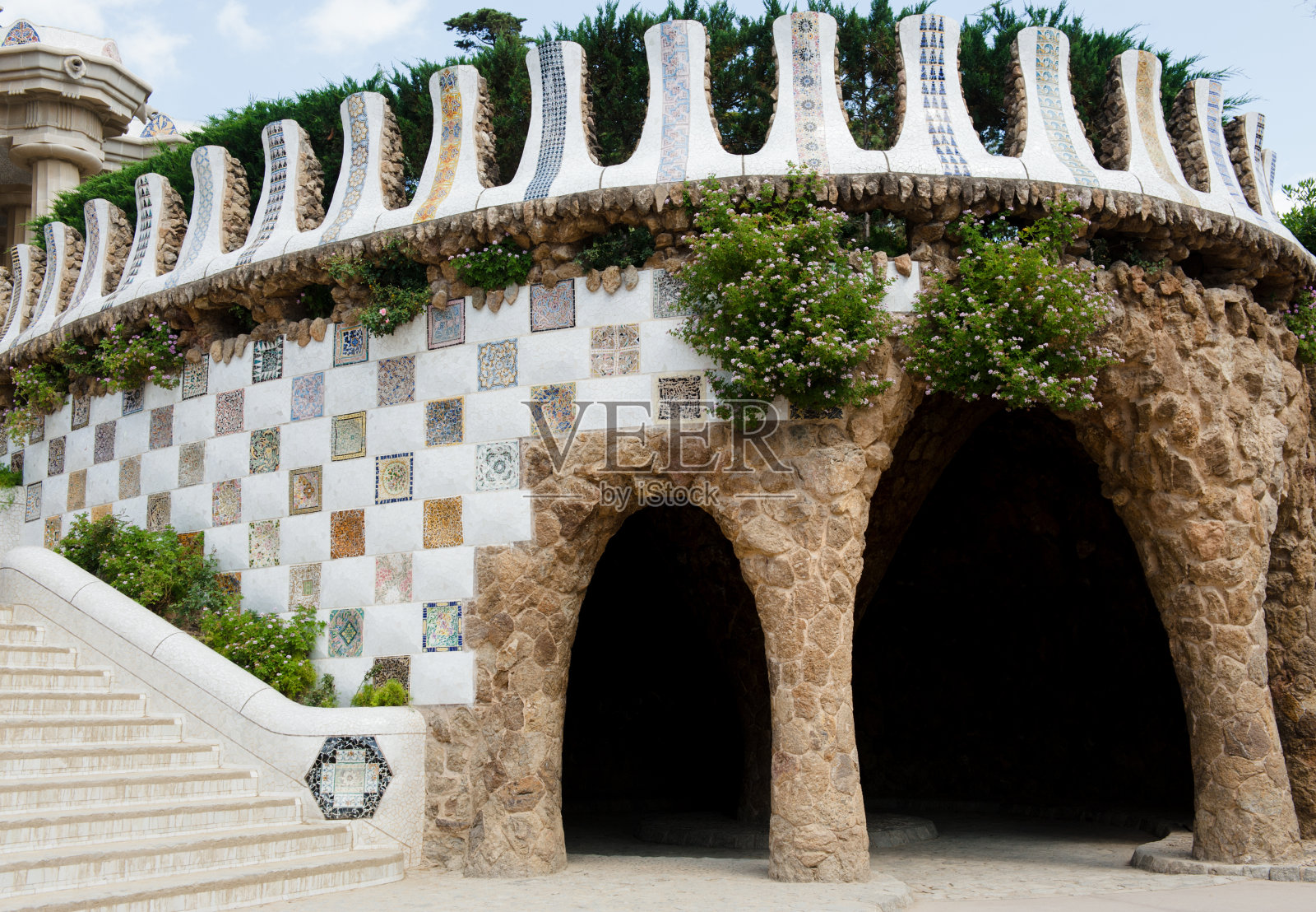 2016年5月15日，西班牙巴塞罗那——高迪设计的奎尔公园照片摄影图片