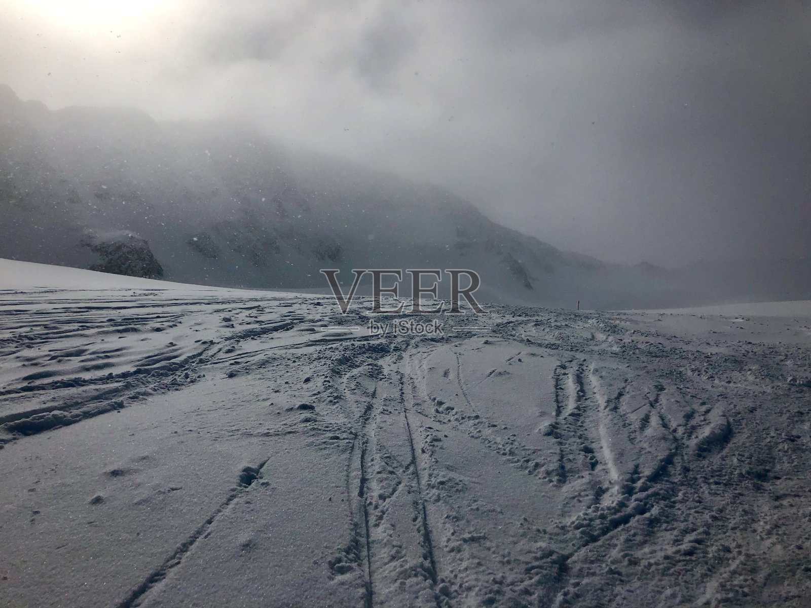 在斯图拜冰川滑雪胜地滑雪照片摄影图片