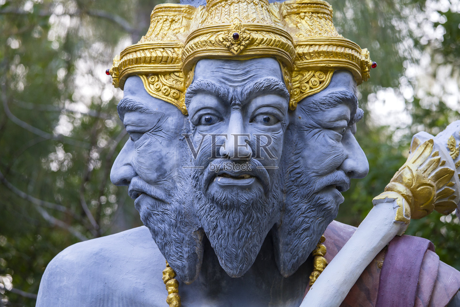 泰国苏梅岛的多头神话雕像照片摄影图片