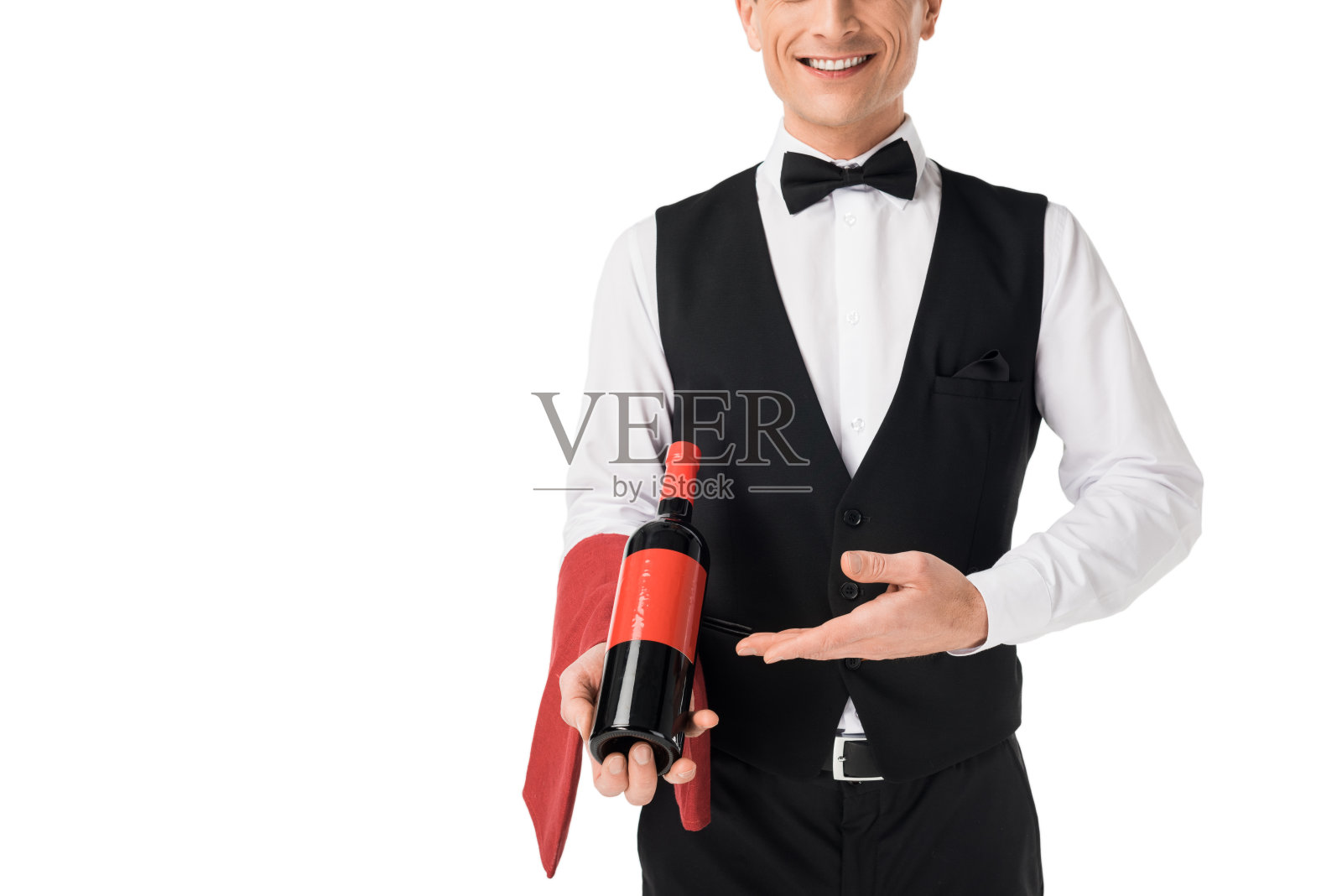 微笑的专业服务员呈现酒瓶孤立的白色照片摄影图片