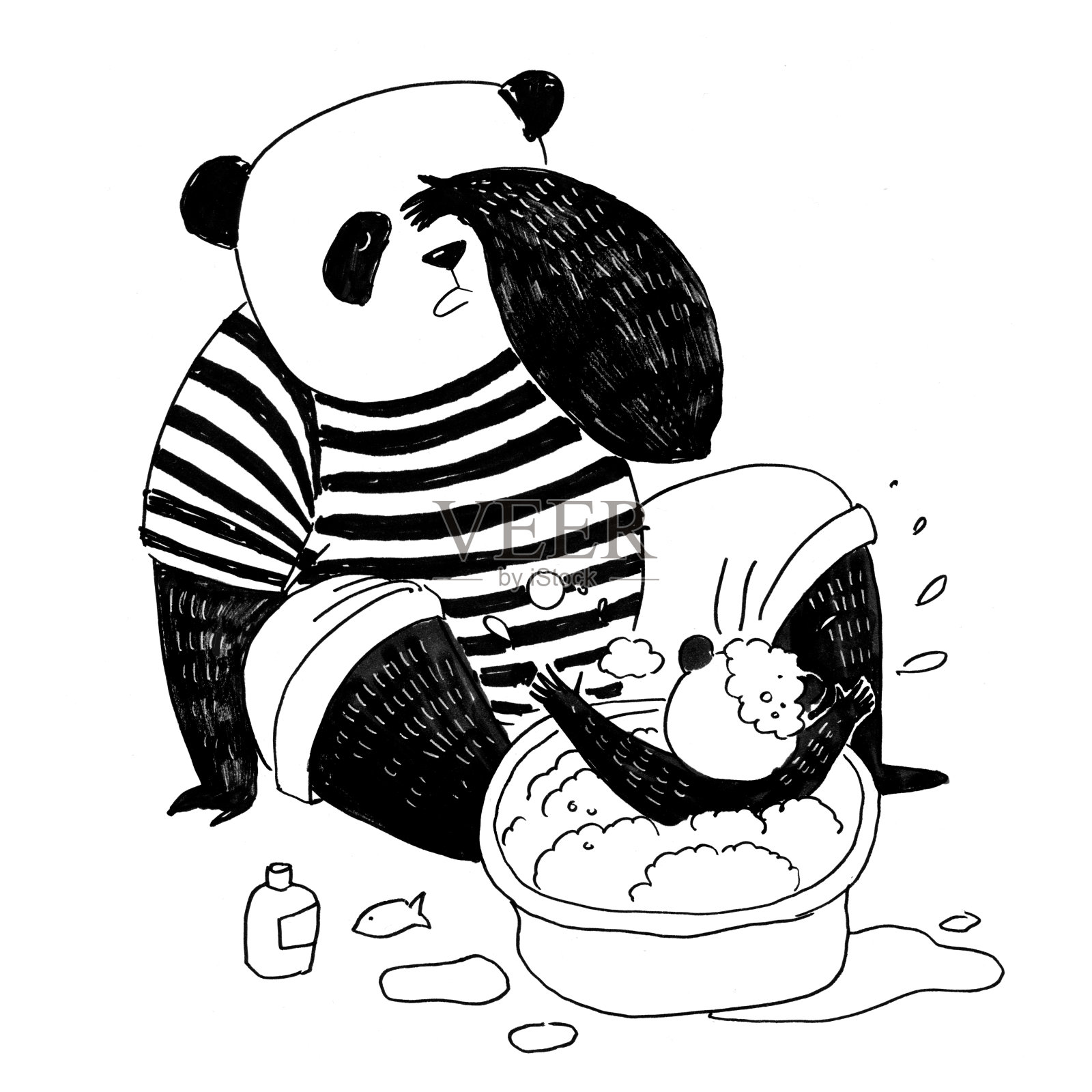 钢笔黑白插图着色书。熊猫爸爸穿着黑白相间的t恤在盆里给他的小儿子洗澡，盆里还喷着泡沫插画图片素材