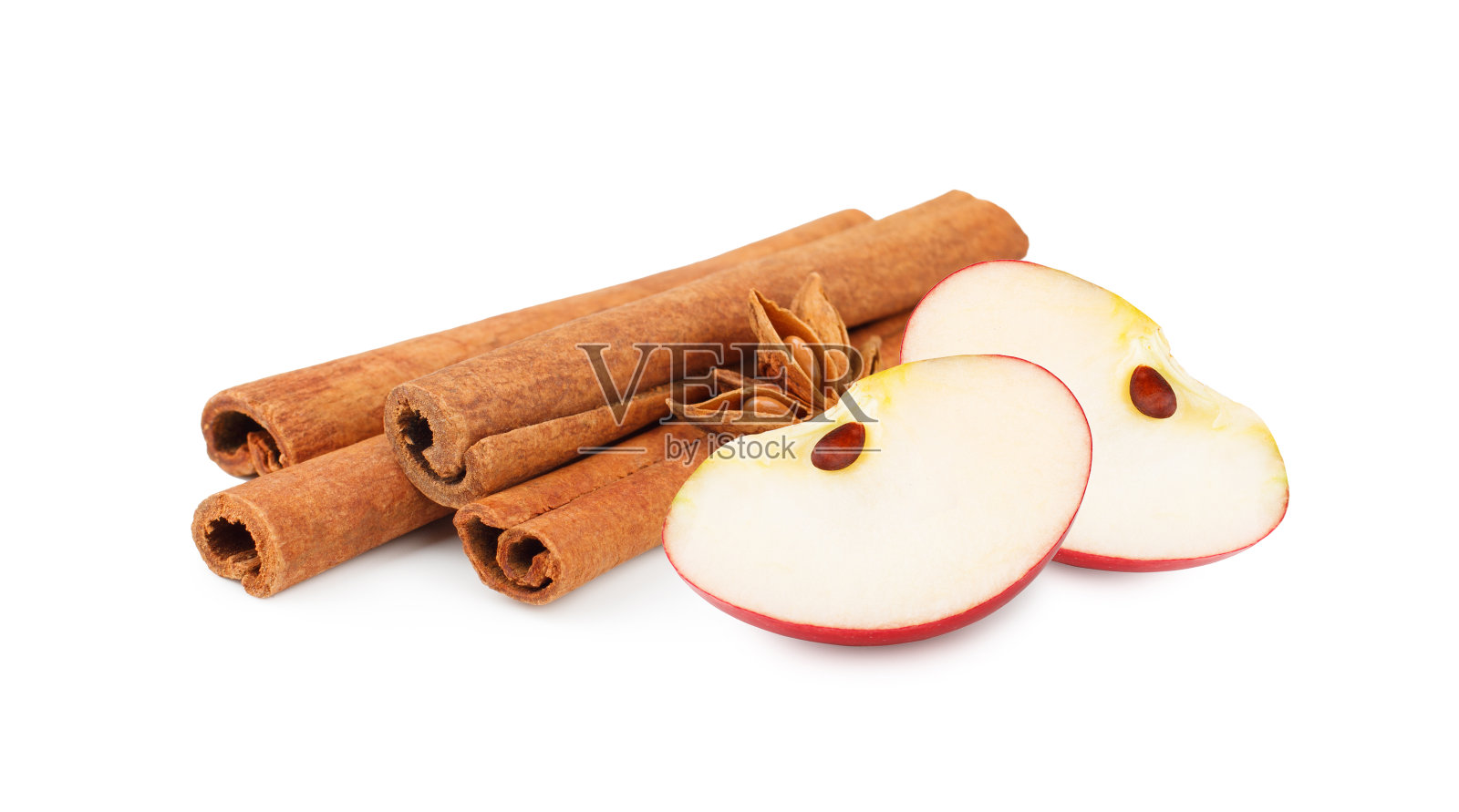 新鲜的红苹果，叶子和肉桂棒孤立在白色背景照片摄影图片