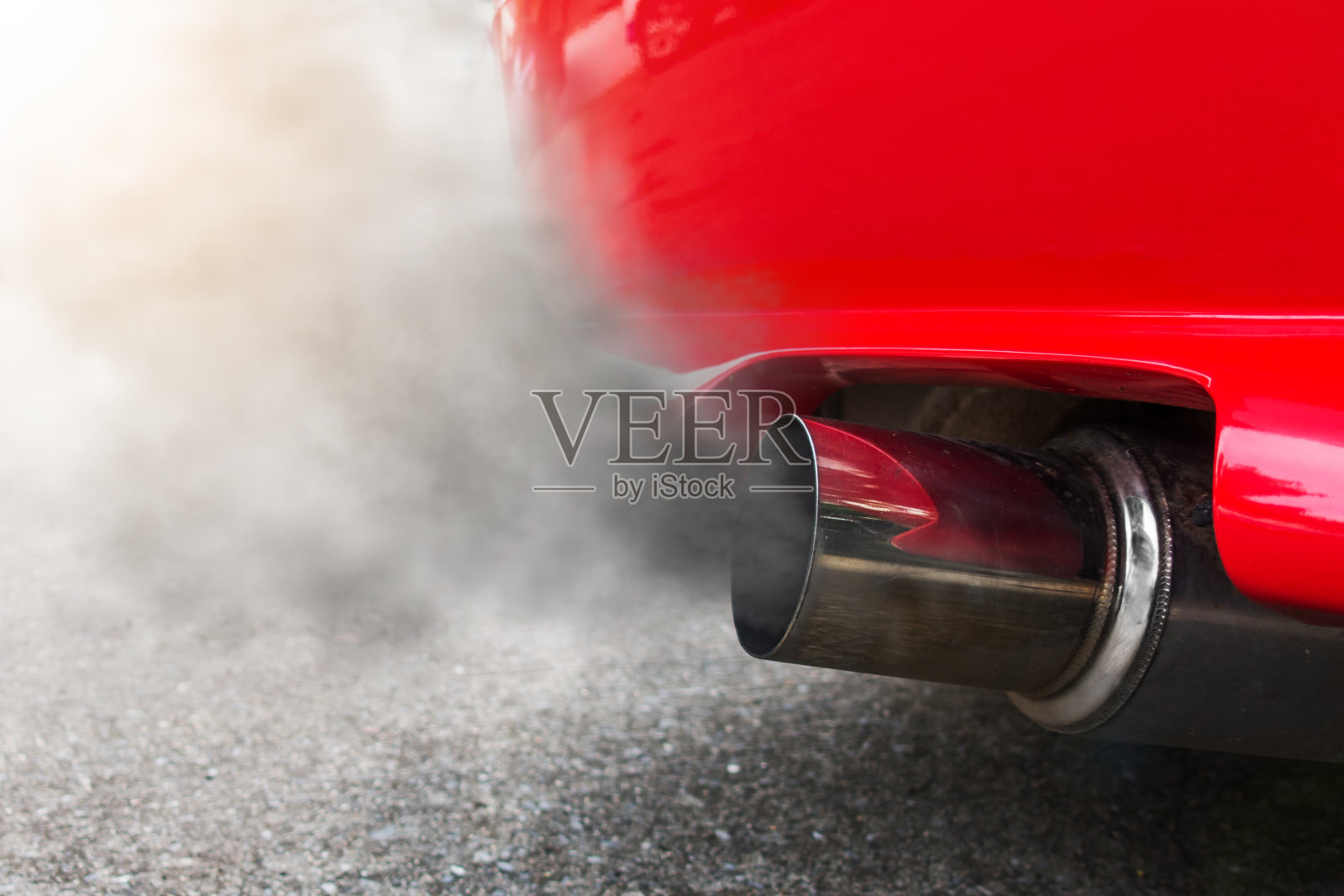 汽车排气管造成的空气污染照片摄影图片