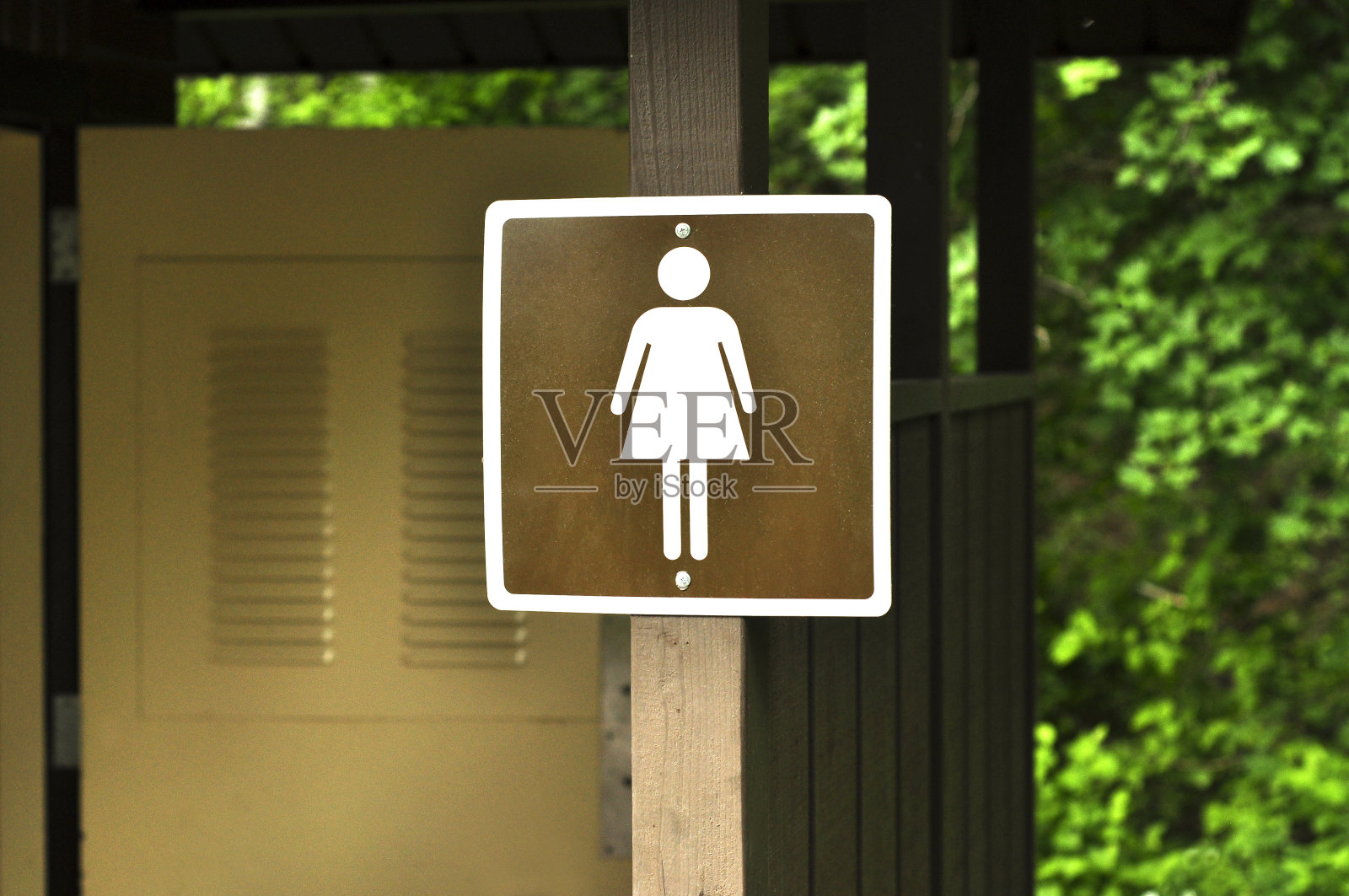 营地的女厕所标志照片摄影图片