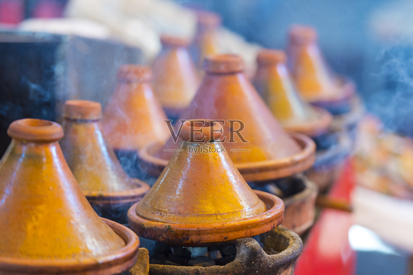 陶瓷锅，摩洛哥街头小吃照片摄影图片