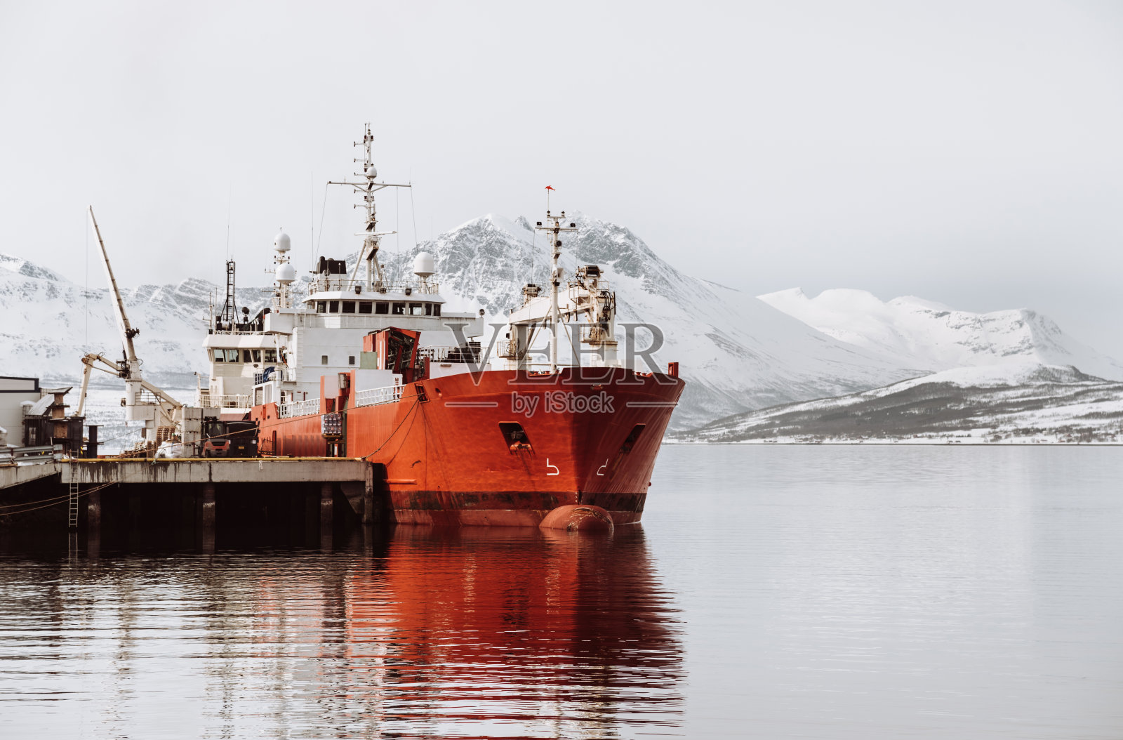 挪威特罗姆瑟的渔船照片摄影图片