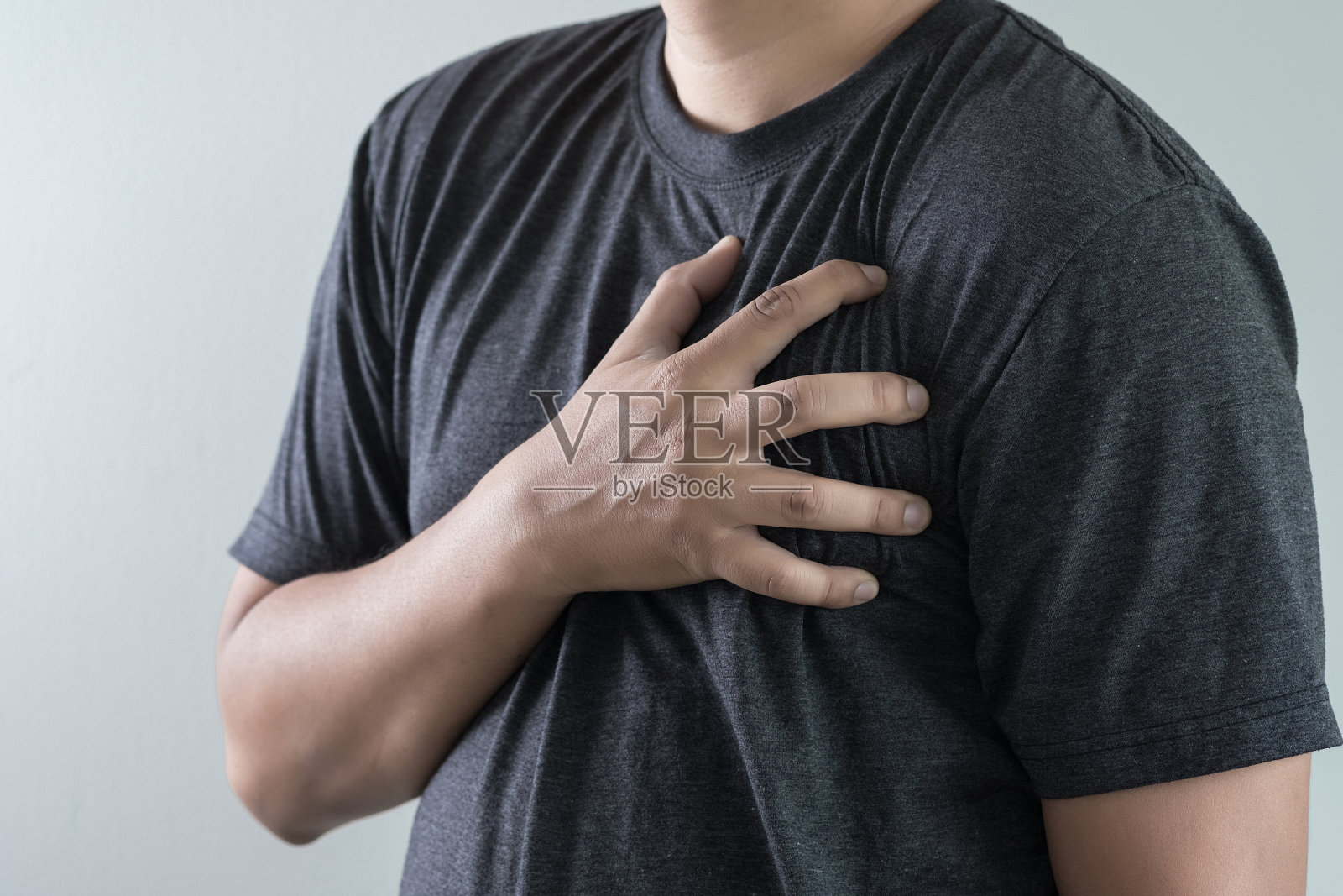 男人疾病胸痛心脏病发作照片摄影图片