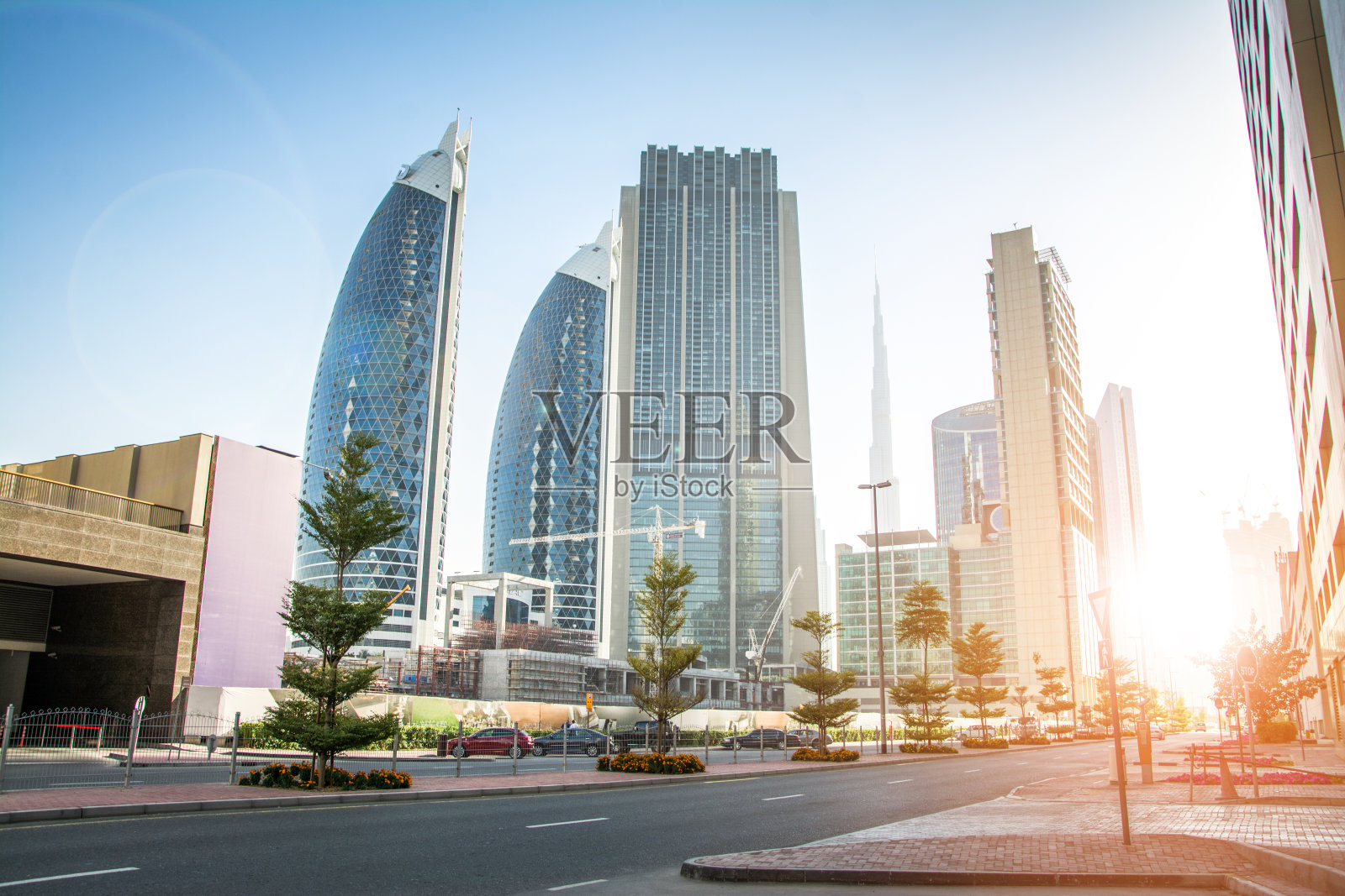 日落时迪拜摩天大楼的美景，阿拉伯联合酋长国照片摄影图片