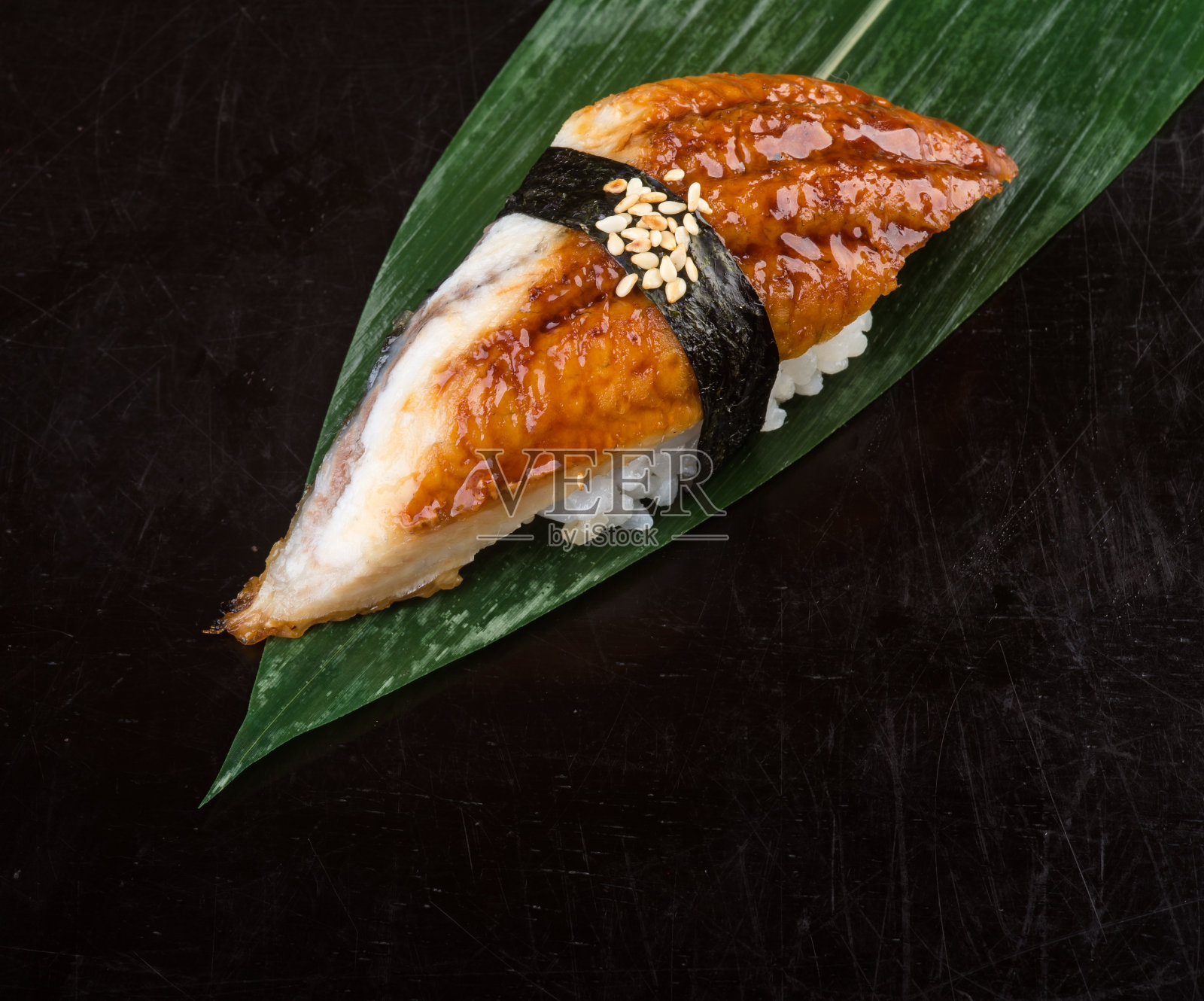 日本料理。寿司在背景照片摄影图片