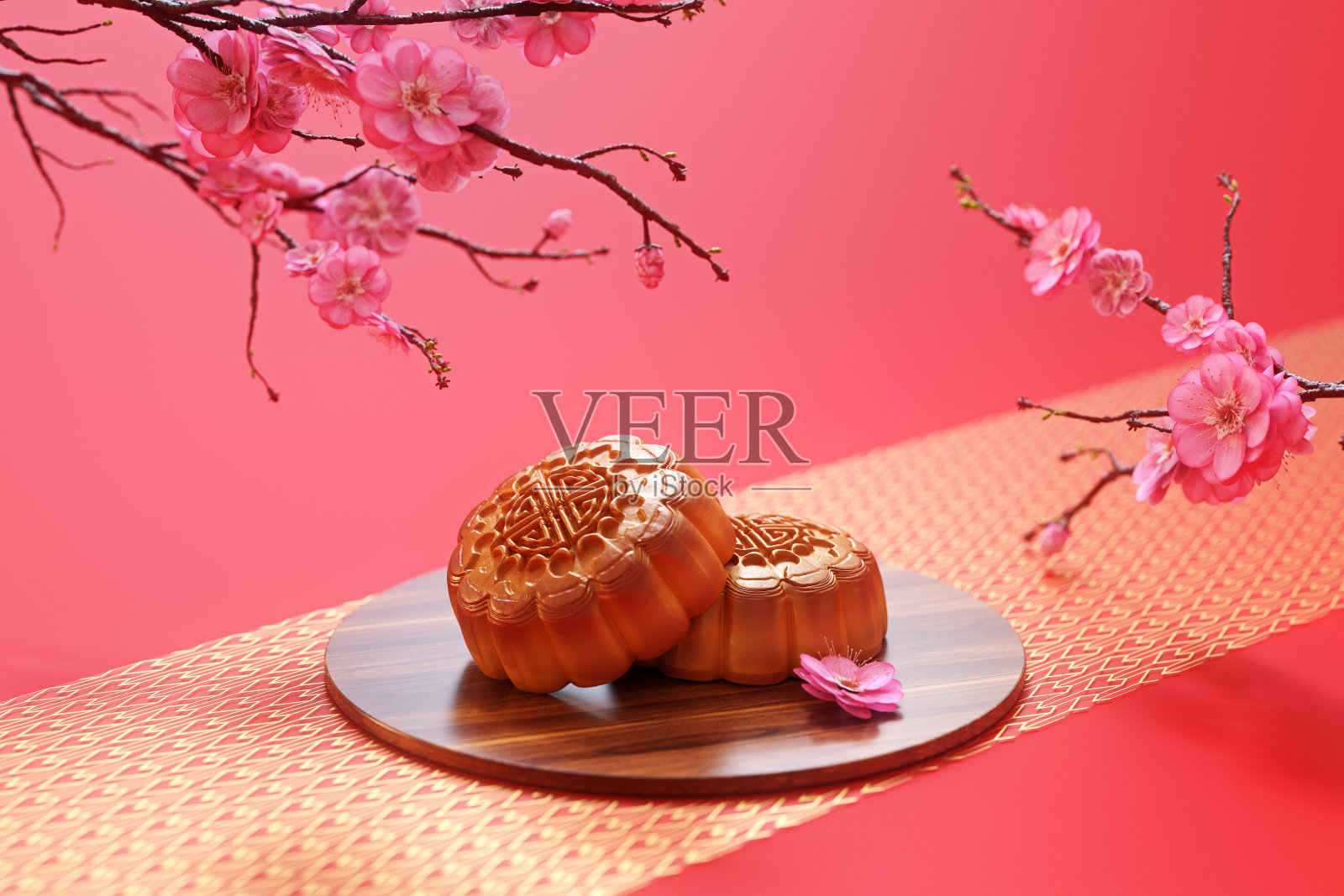 红色背景上的月饼，亚洲传统节日，中秋节。中国的传统节日。3 d渲染。照片摄影图片