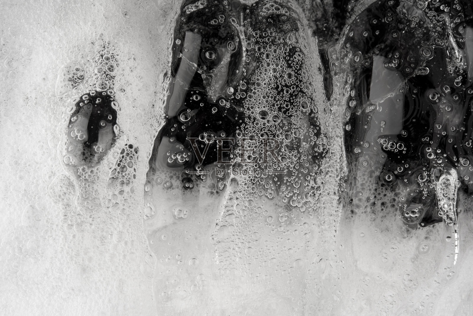 运动泡沫泡沫透明的黑色背景照片摄影图片