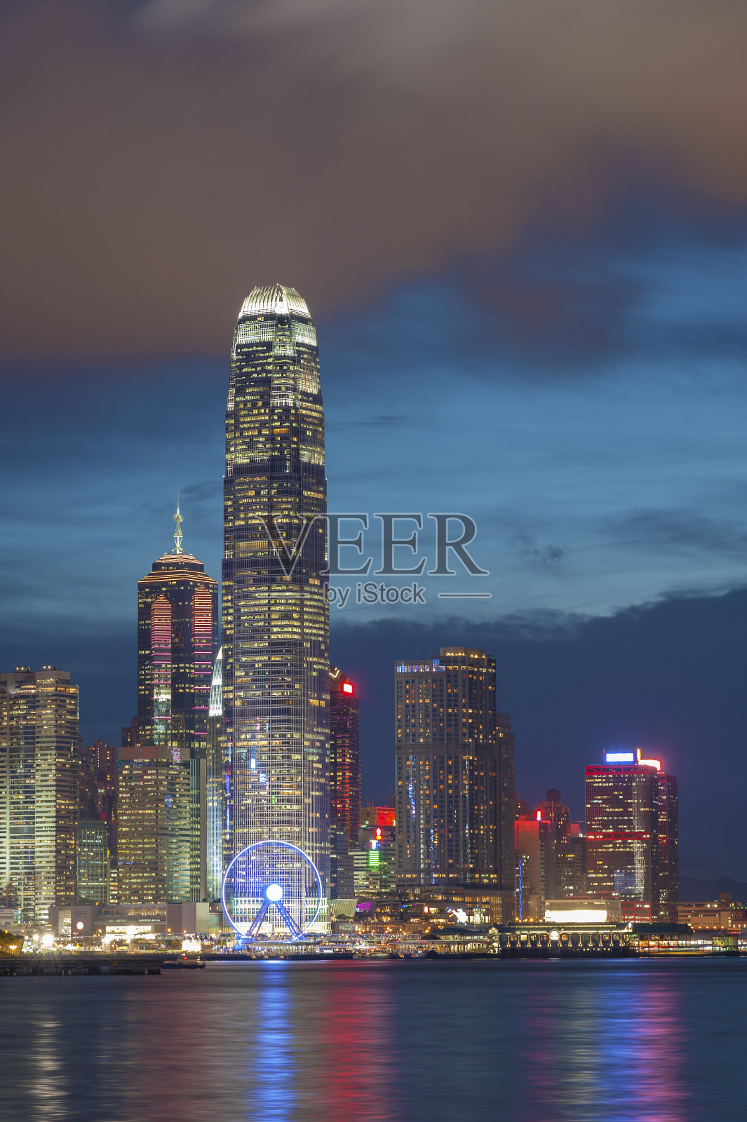 黄昏时分的香港维多利亚港照片摄影图片