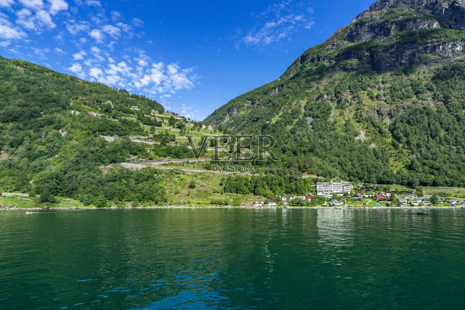 鹰路，一条从Geiranger到Eidsdal的蜿蜒道路，提供了Geirangerfjord, Sunnmore, More og Romsdal，挪威照片摄影图片