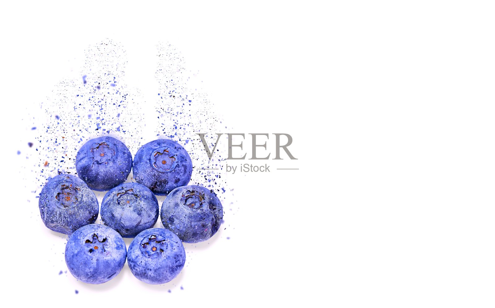 5个蓝莓组溶解纹理在白色背景的角落照片摄影图片