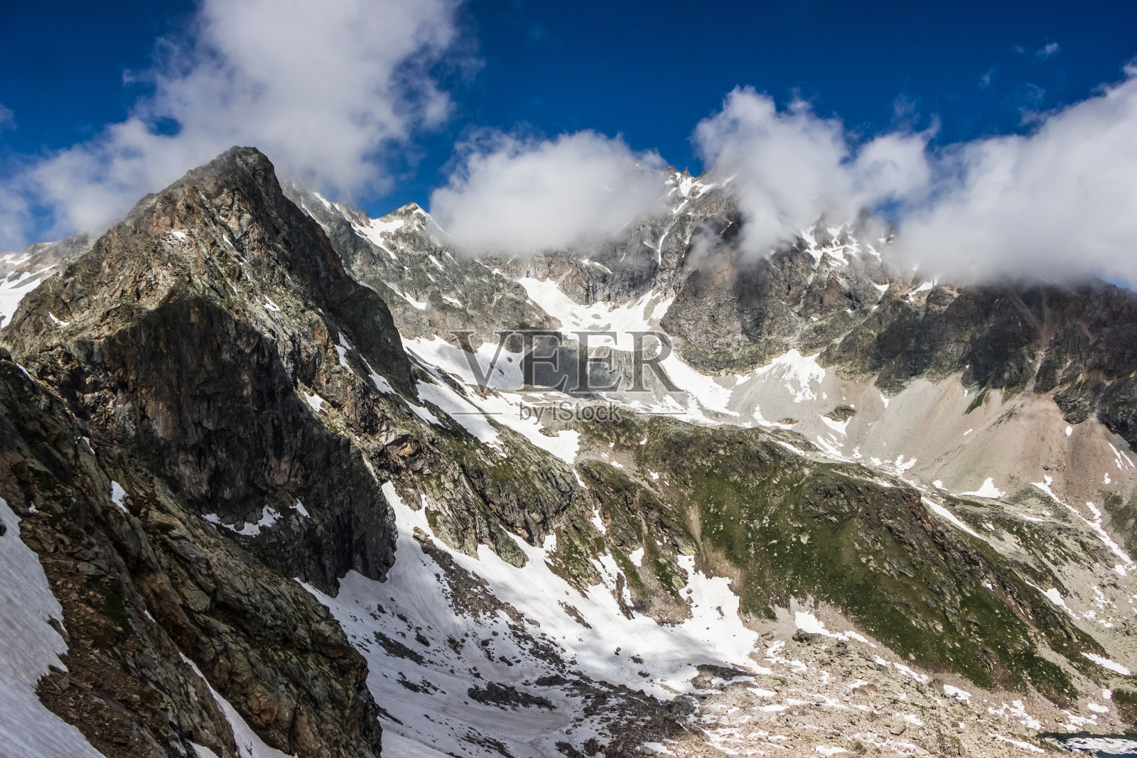 高加索山脉的高山照片摄影图片