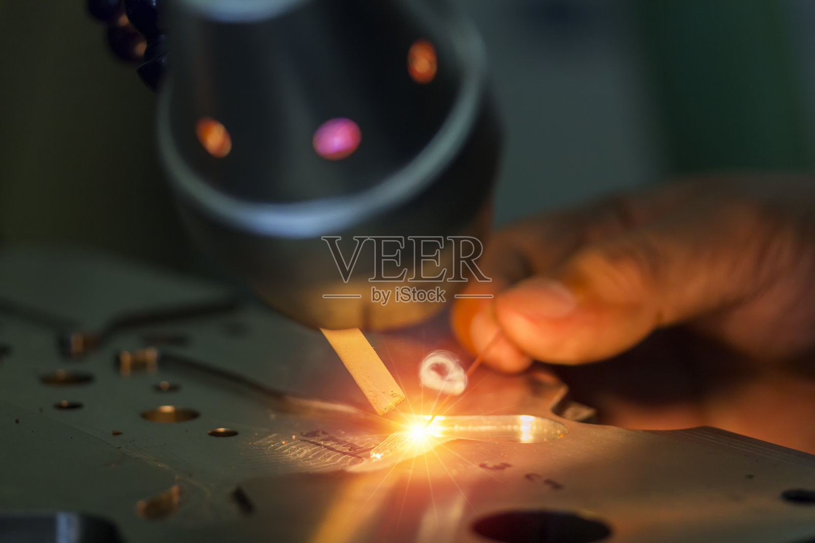 用激光焊接方法对金属模具和模具零件进行修理或修改照片摄影图片