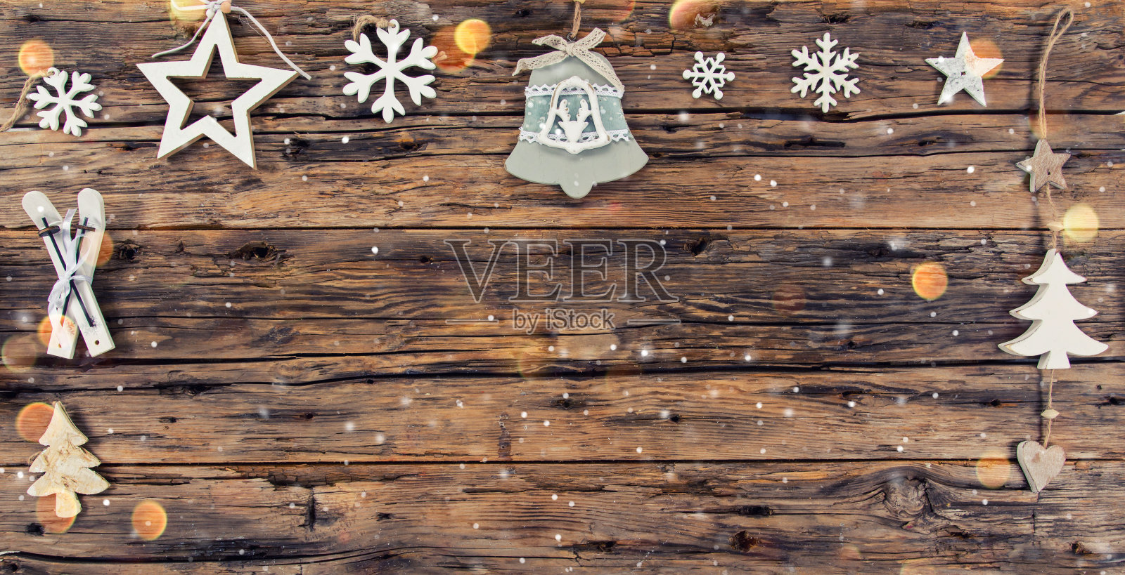 木制背景上的圣诞装饰照片摄影图片