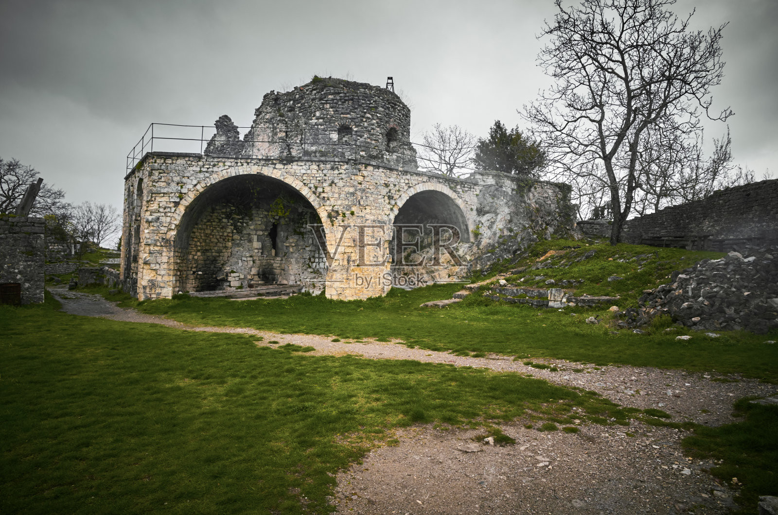 阿纳科opia要塞的旧塔废墟，新阿索斯，阿布哈兹照片摄影图片