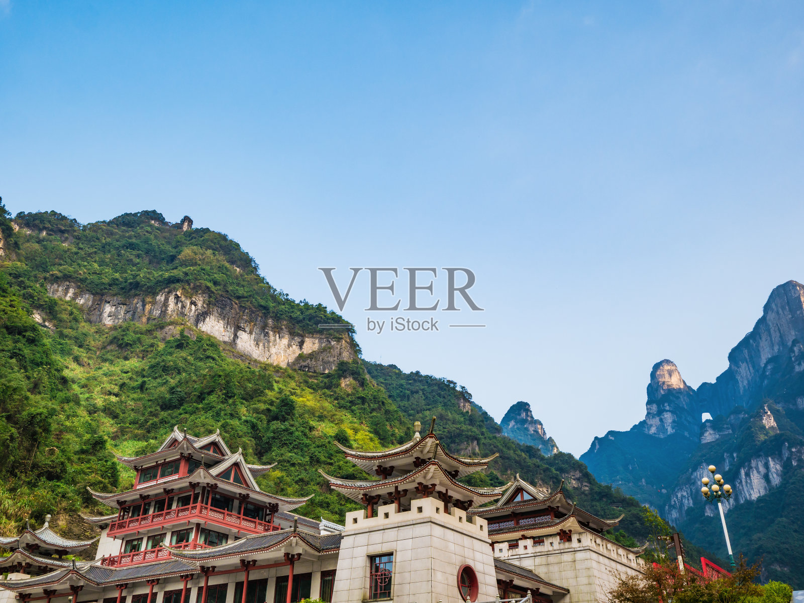 在中国张家界市天门山国家公园底部的美丽景色照片摄影图片