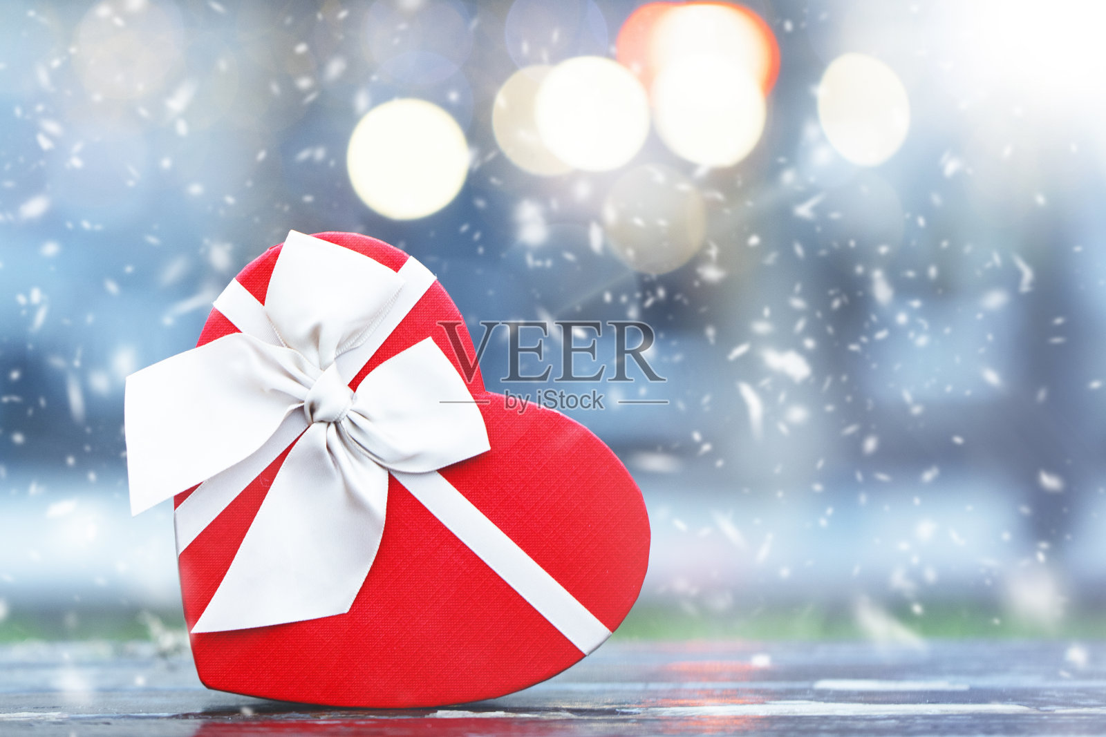 红色的情人节和圣诞礼盒照片摄影图片